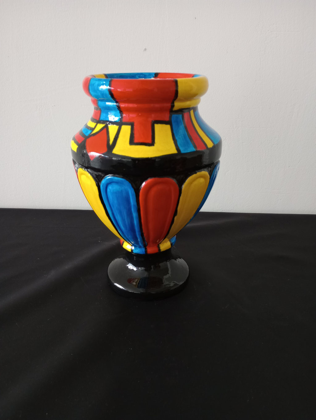 2012 Klassieke vaas red-yellow-blue € 24,50