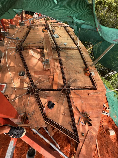 July 2023 - the bottom of the pool is reinforced to withstand earthquakes up to a magnitude of 7.0 without damage.