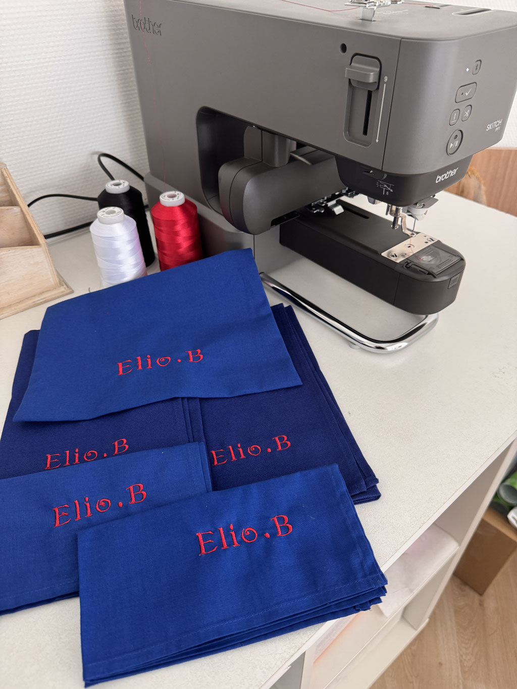 Marina Créamaker - Set de serviettes avec pochette brodé