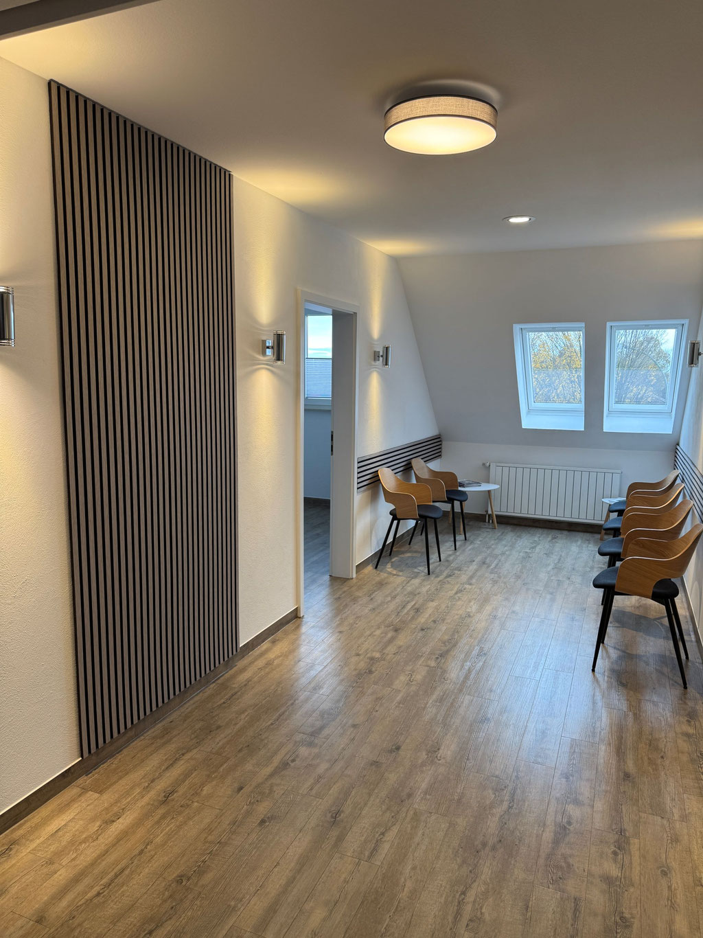 Wartebereich der Praxis Loesaus