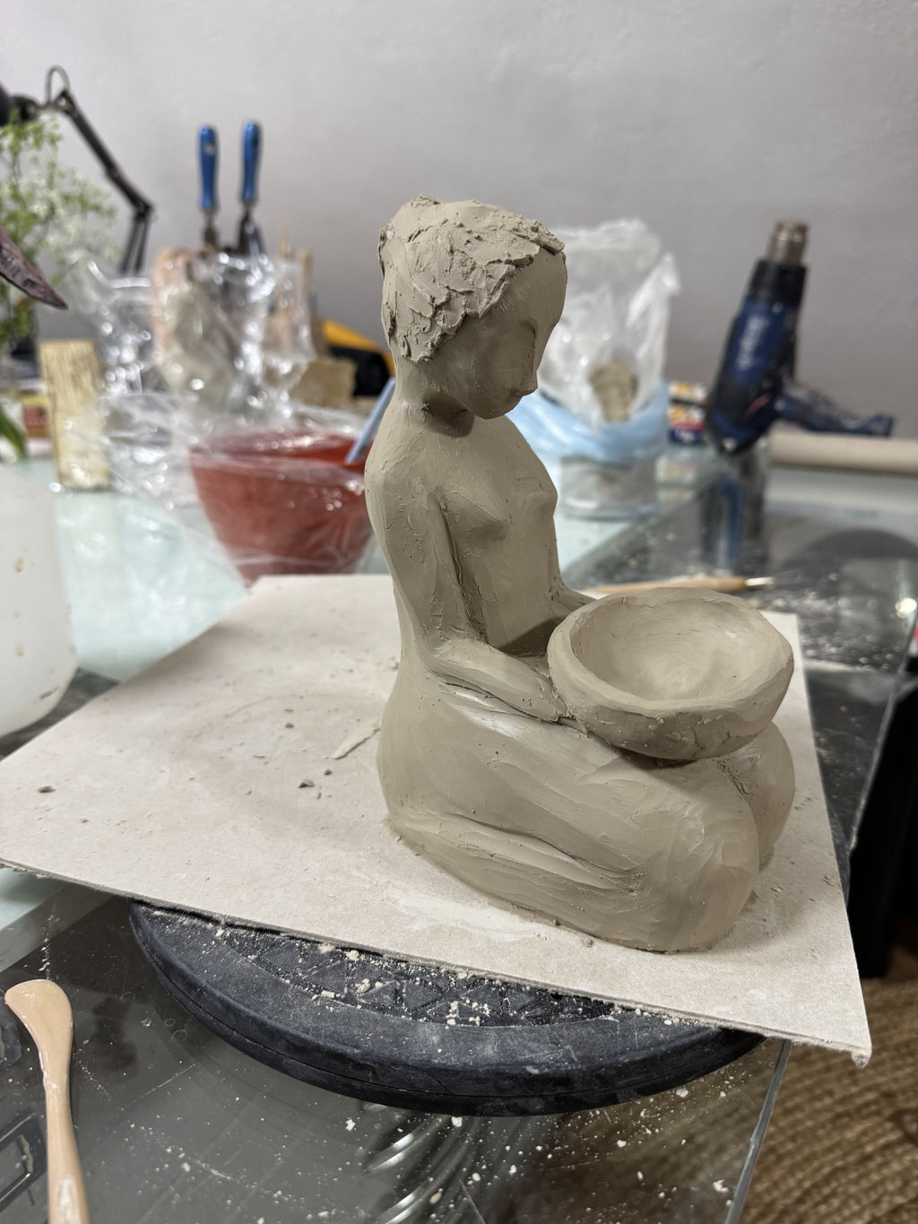 Figur aus Ton modellieren