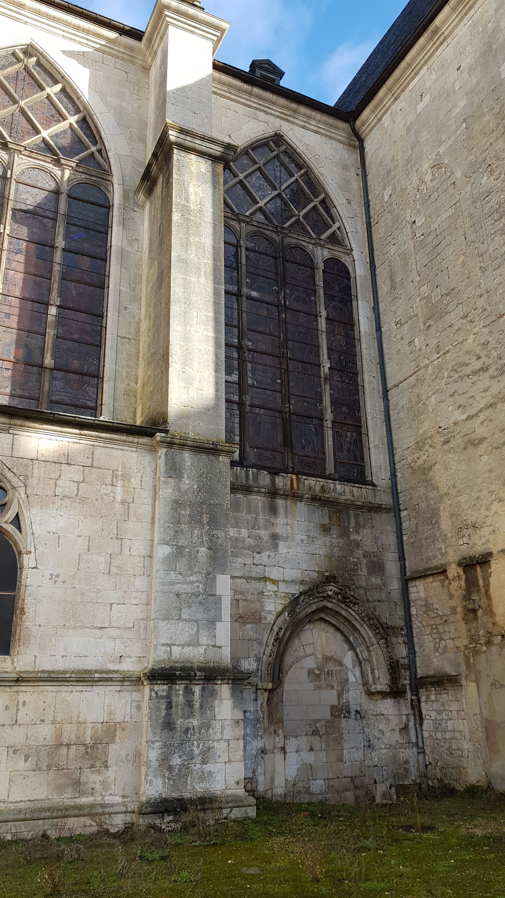Portail "In Paradisium" menant à l'abbatiale © G. FILLION