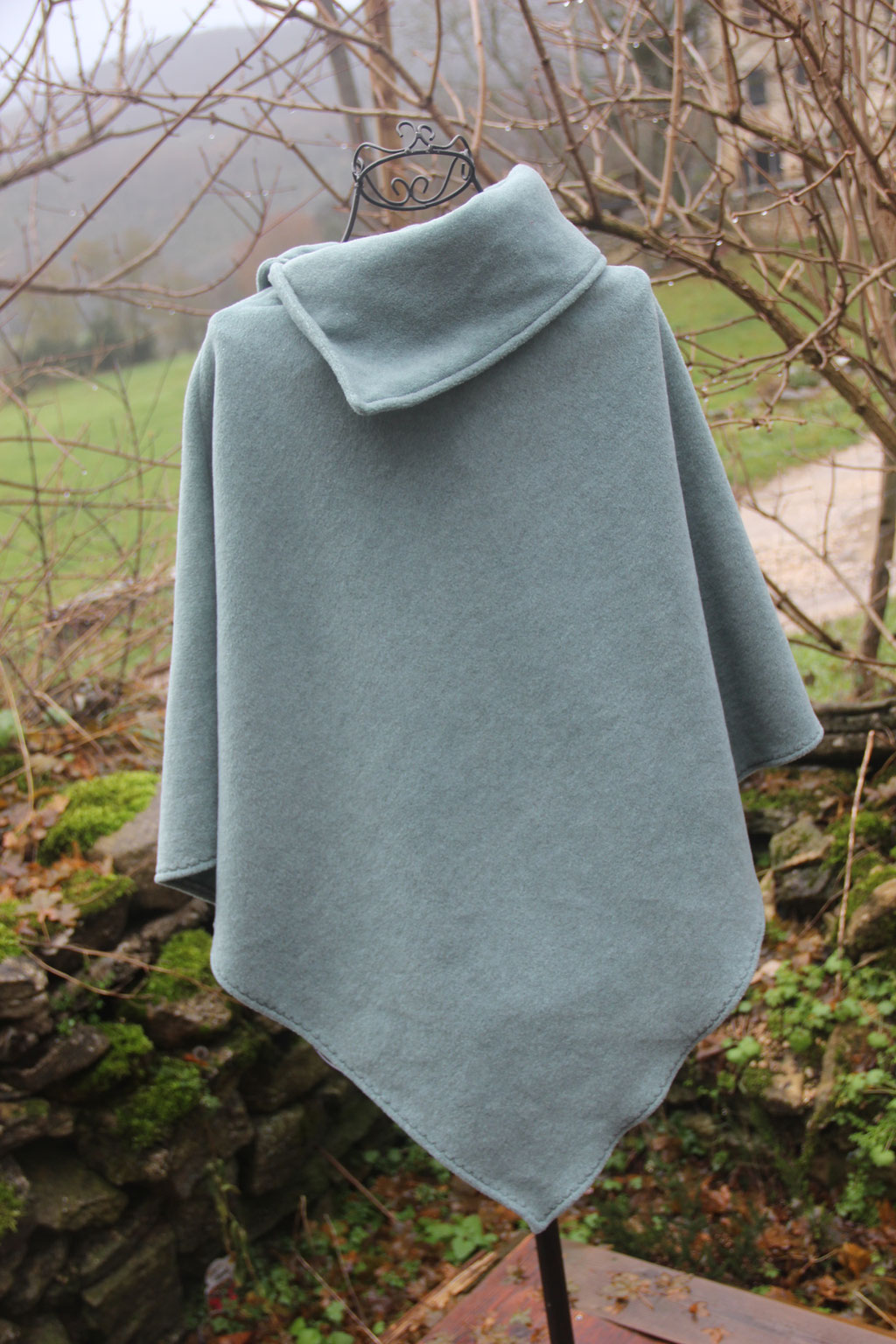 P'tit Poncho Grand col "En mer l'hiver "(de dos)