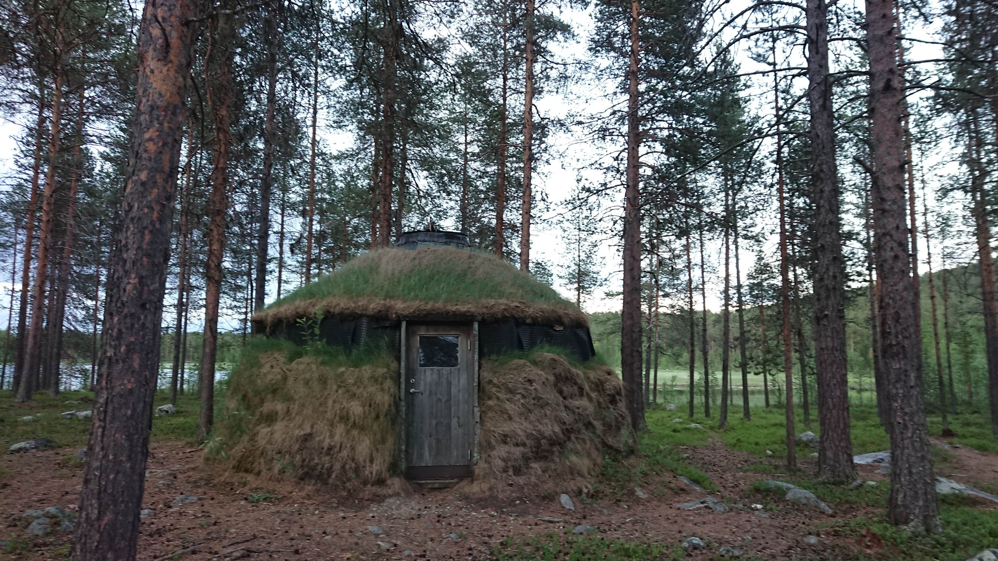 Diese komische Hütte begegnete uns auf unserer Nachtwanderung