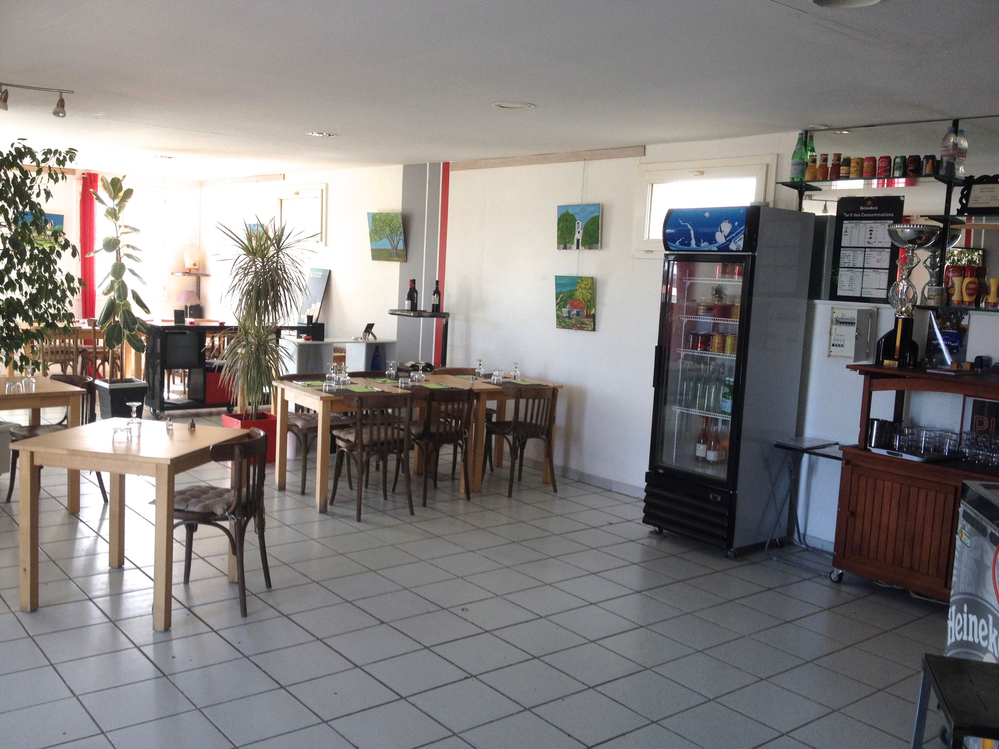Salle à manger du restaurant avant relooking