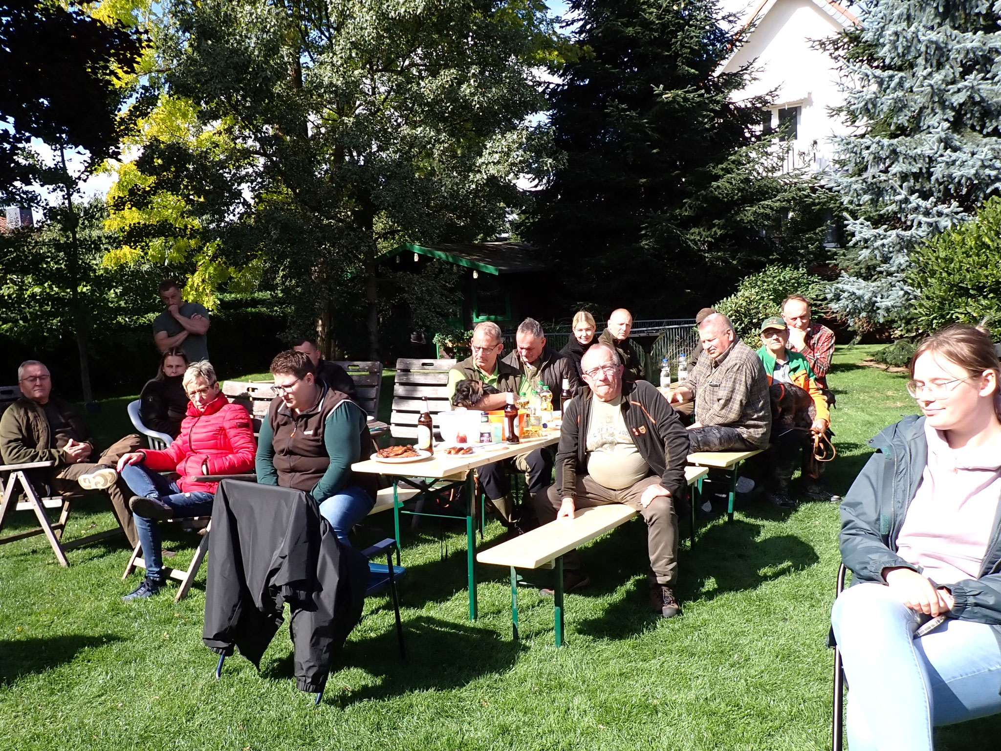 Nach der Prüfung treffen wir uns in Angelas Garten