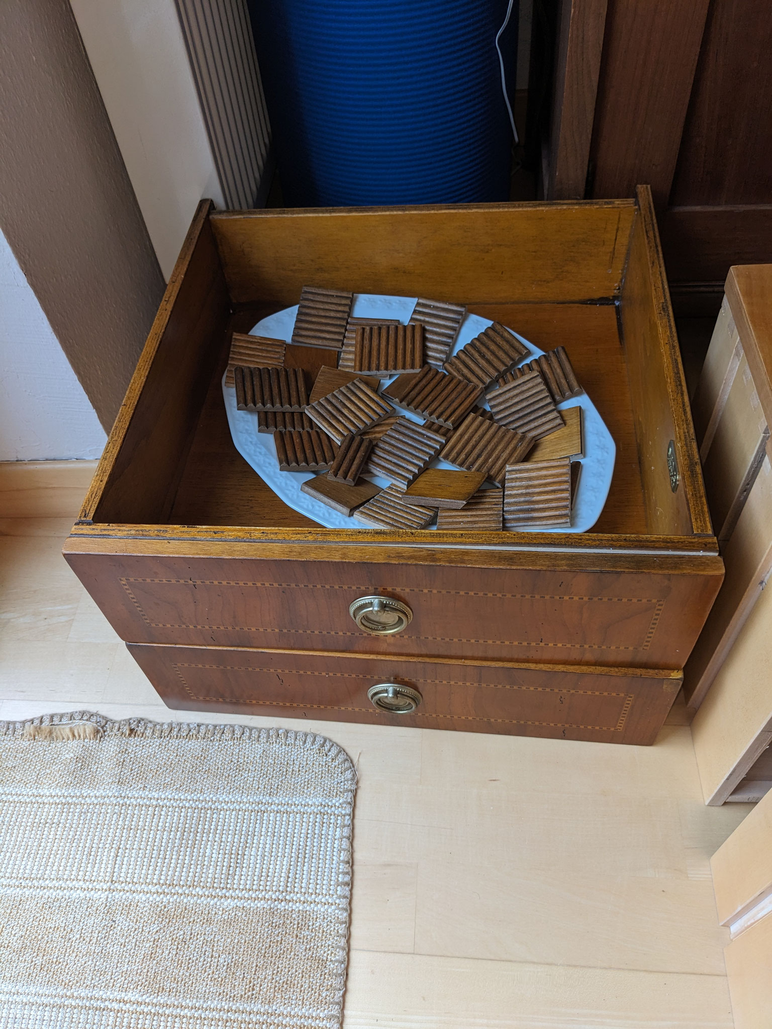 lose Applikationen des Kirschbaum-Sideboards