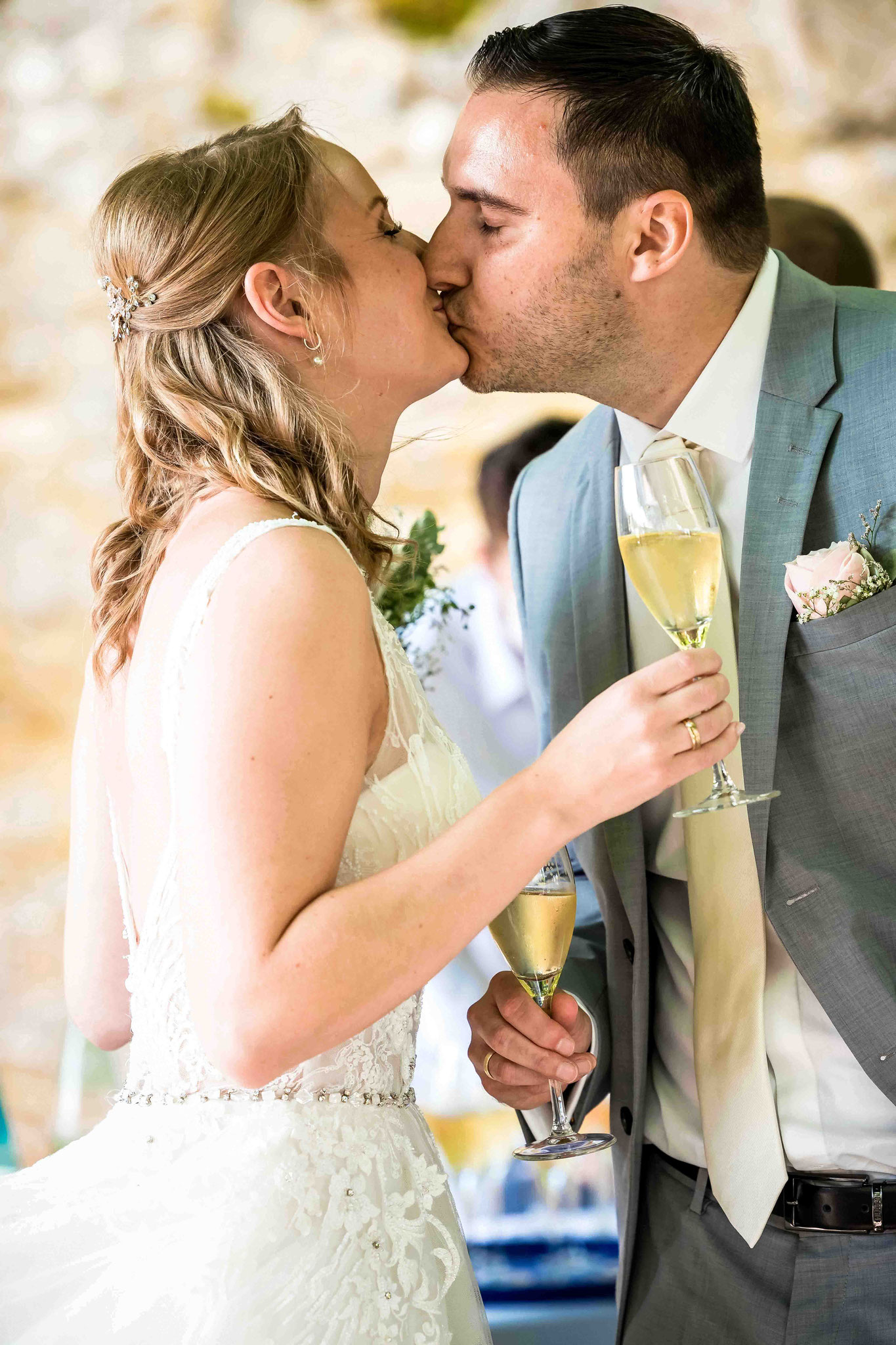 Anstoßen zur Hochzeit, Standesamt Eltville am Rhein (Kurfürstliche Burg Eltville), Burgstr. 1, 65343 Eltville am Rhein