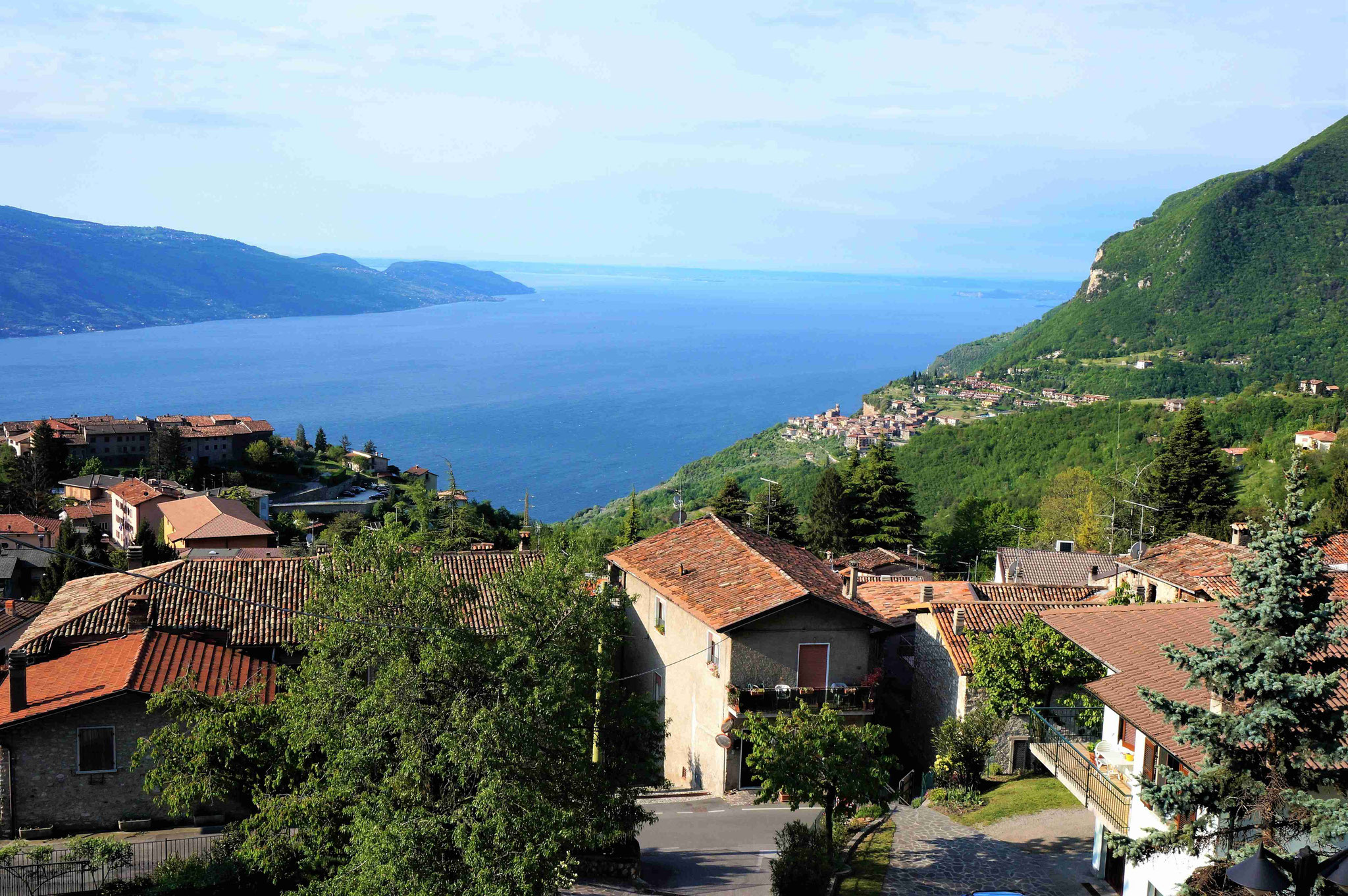 Appartement20 - Blick vom vorderen Balkon  - der Weg zum Ortskern