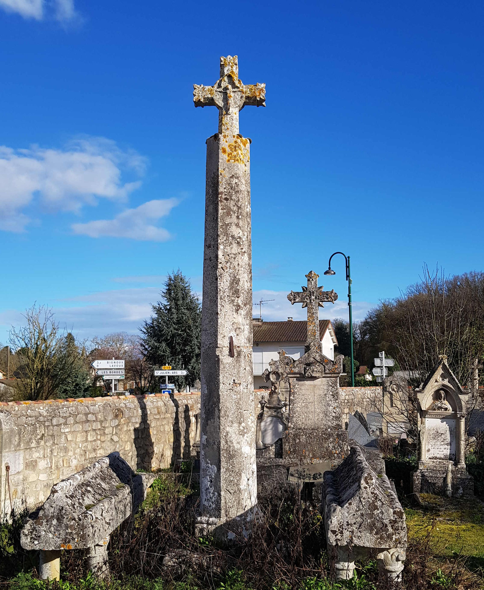 La croix Hosannière.