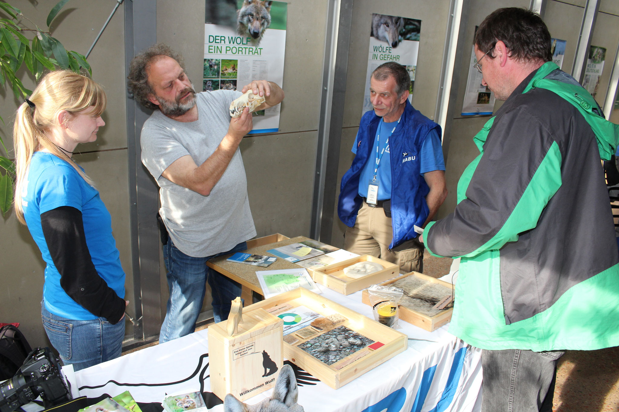Foto: Rainer Hauhenschild: Wolfsbotschafter Infostand