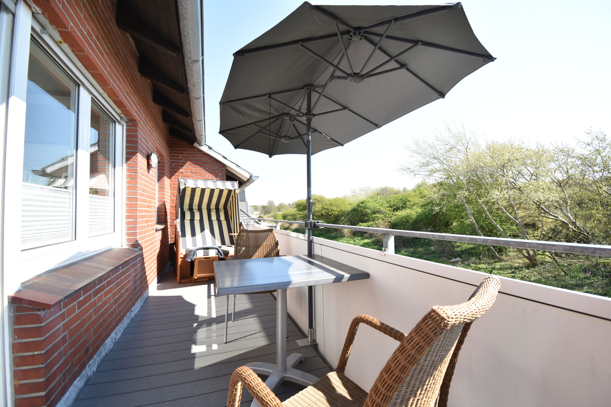 Balkon mit Strandkorb