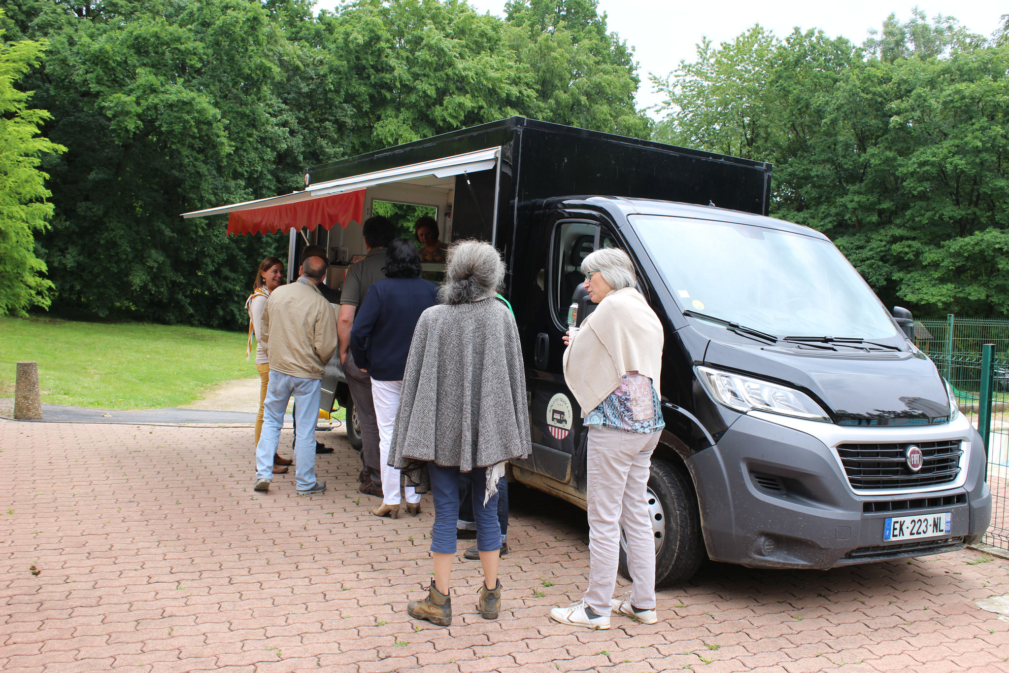 Pause déjeuner avec Mon p'tit truck à moi © OT du Pays de Valois