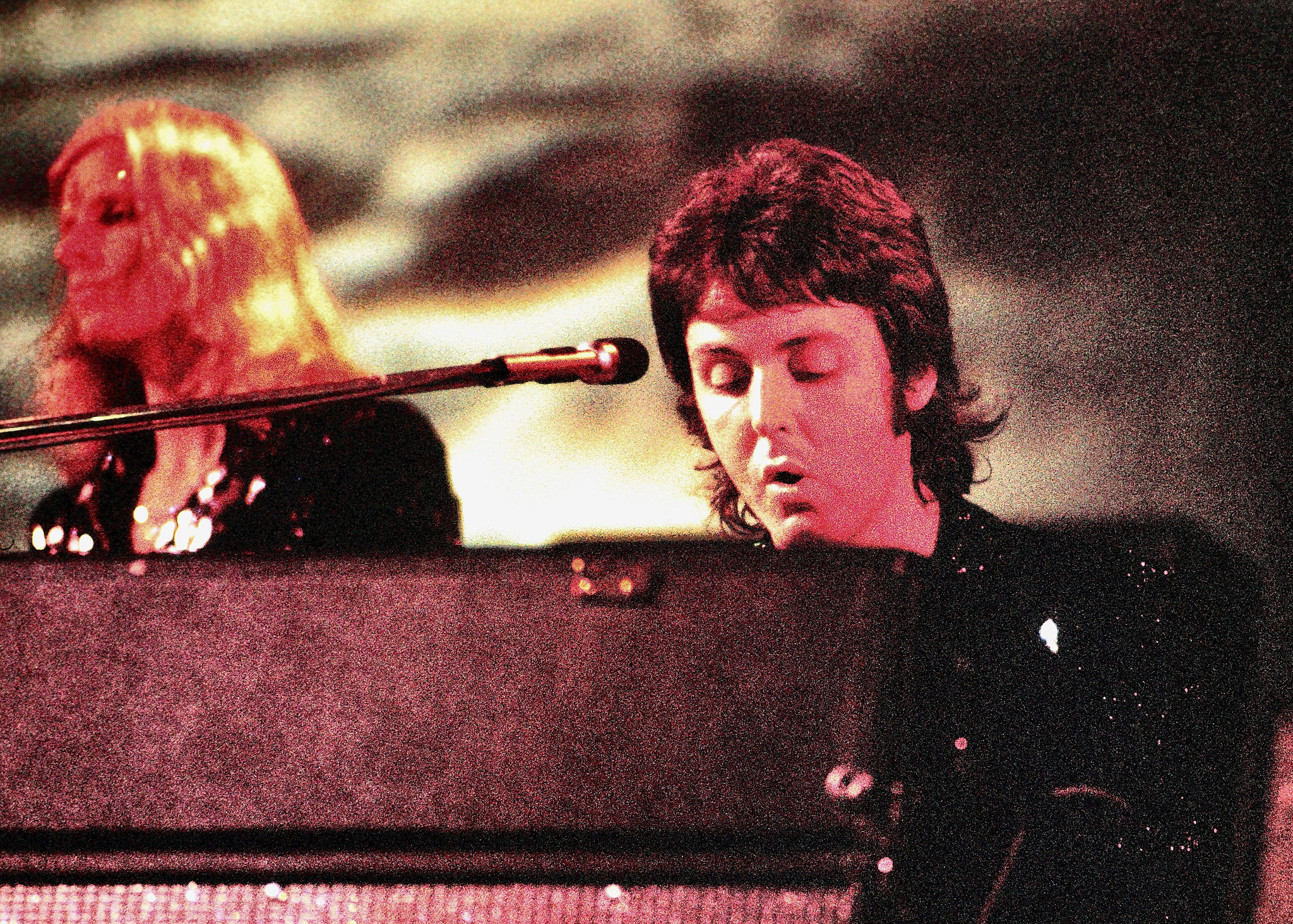 Paul McCartney am Klavier - ein Multi-Instrumentalist