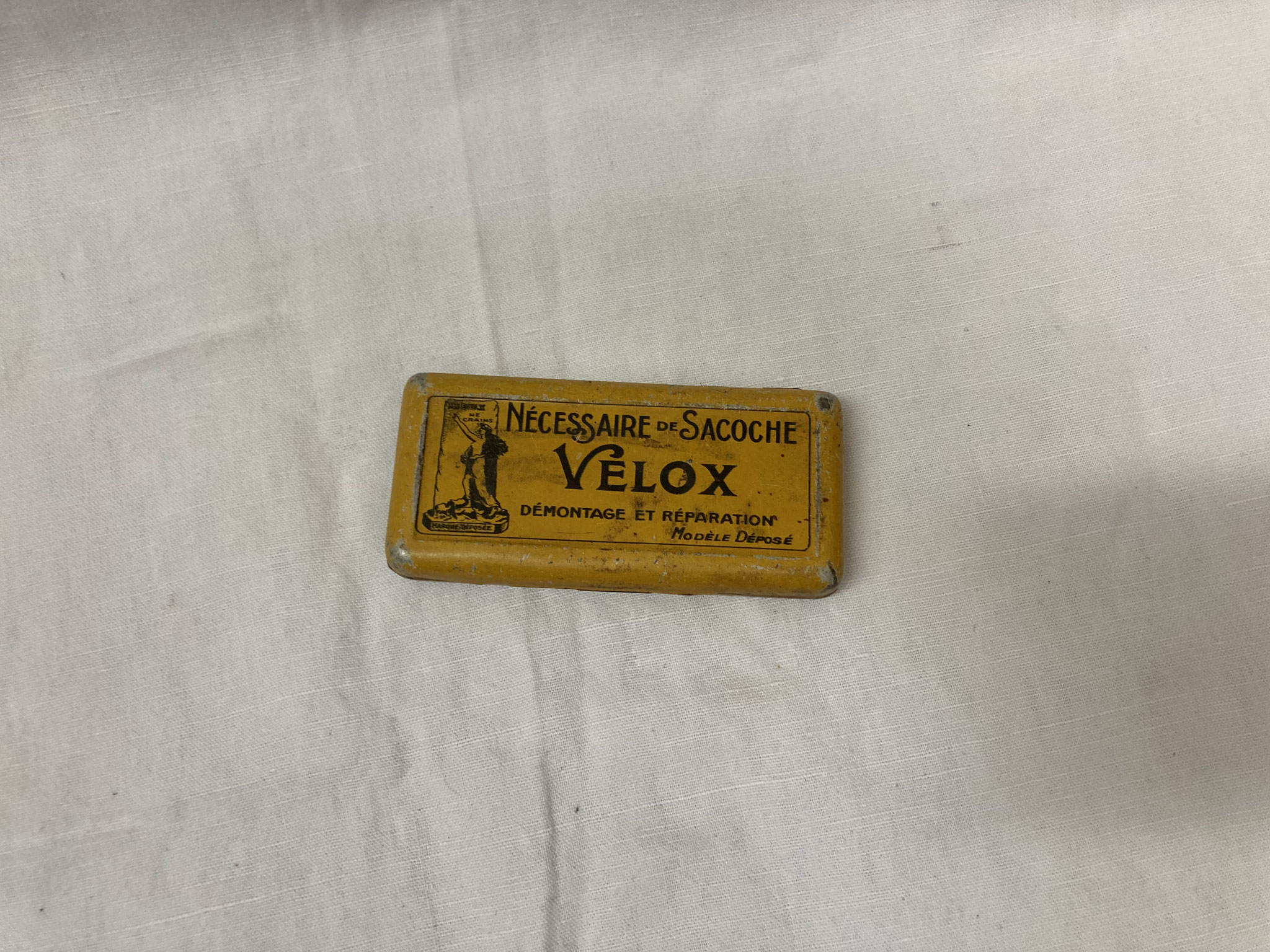 Boîte en fer velox prix:15€