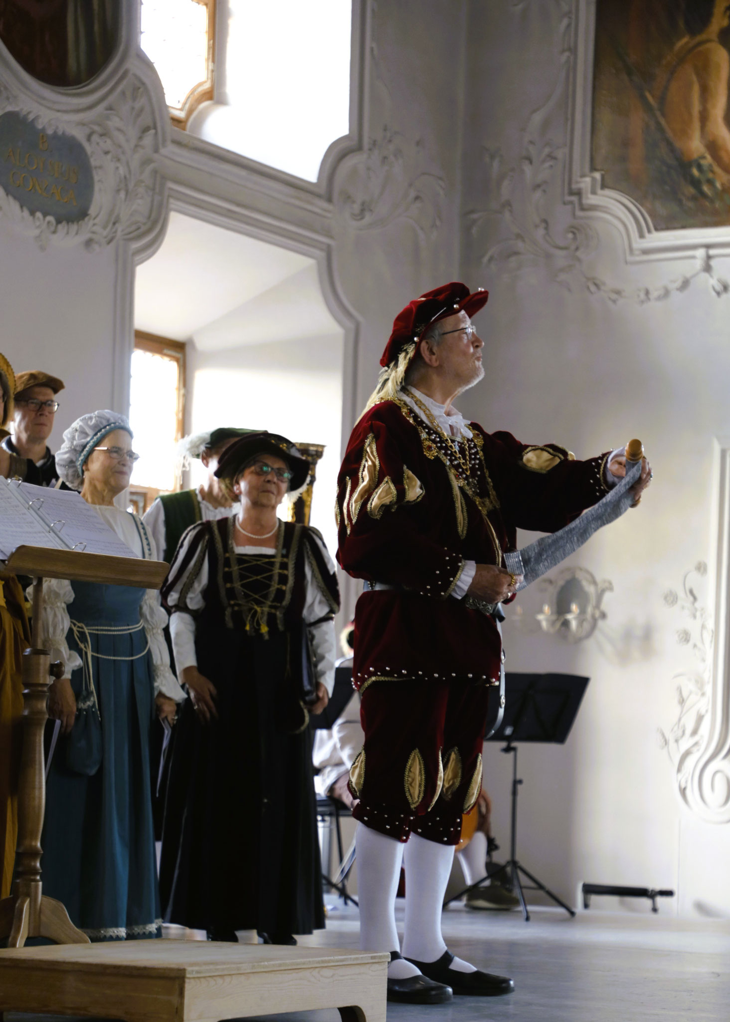 Beim Hofkonzert im Kongregationssaal: Begrüßung...