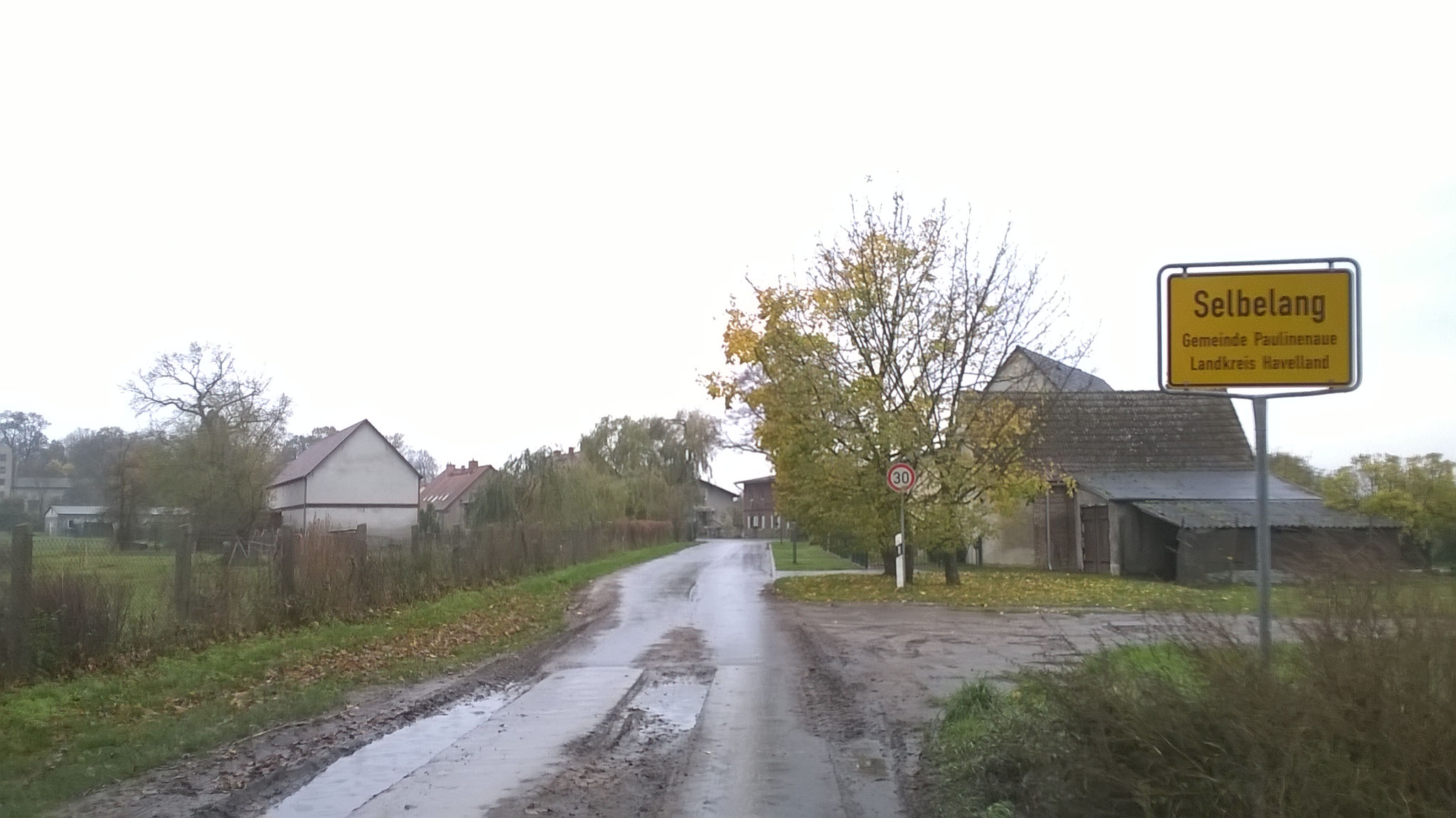 Erfreut betrete ich das  Dorf Selbelang.