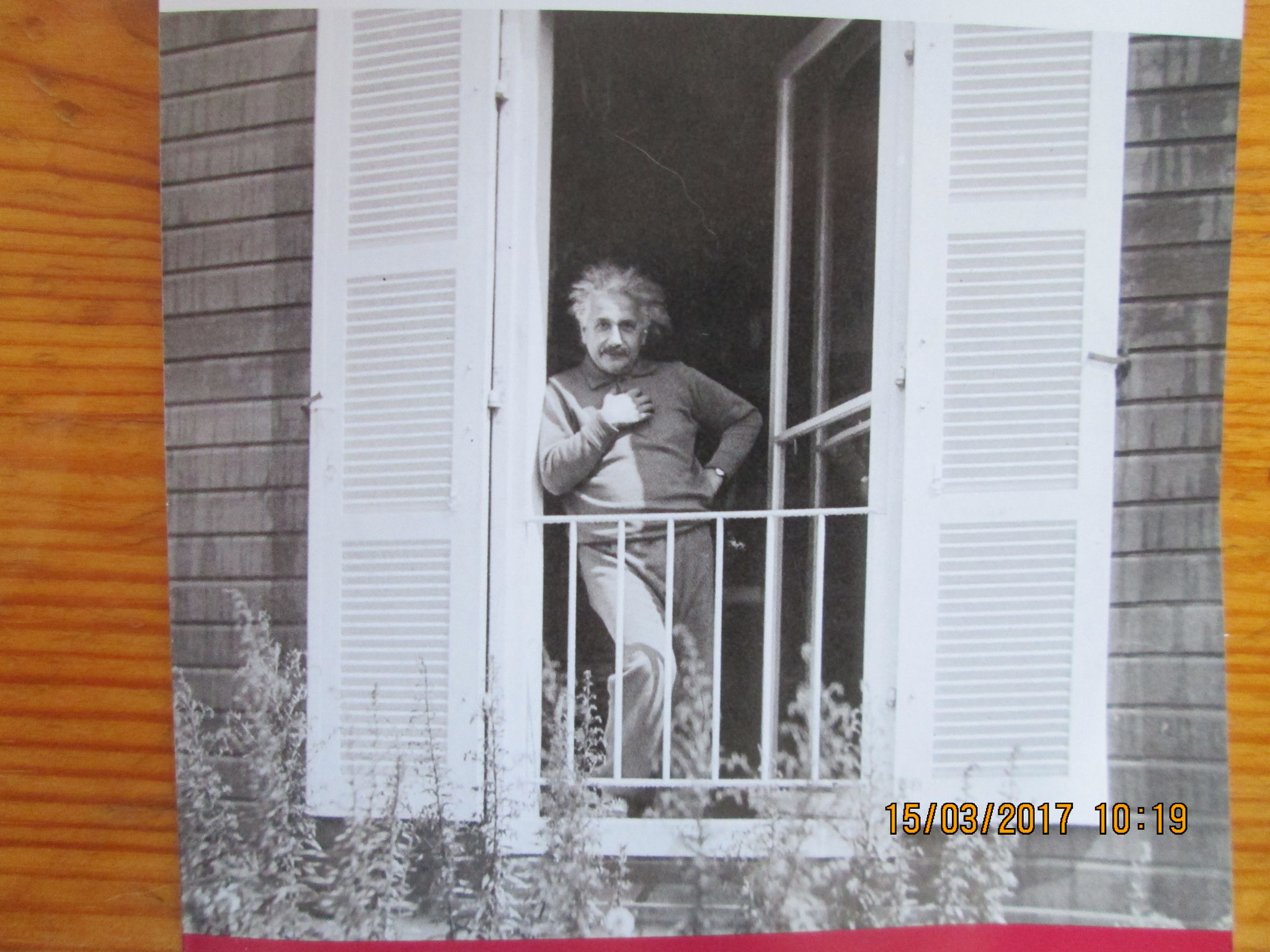 Herr Einstein höchstselbst am Fenster
