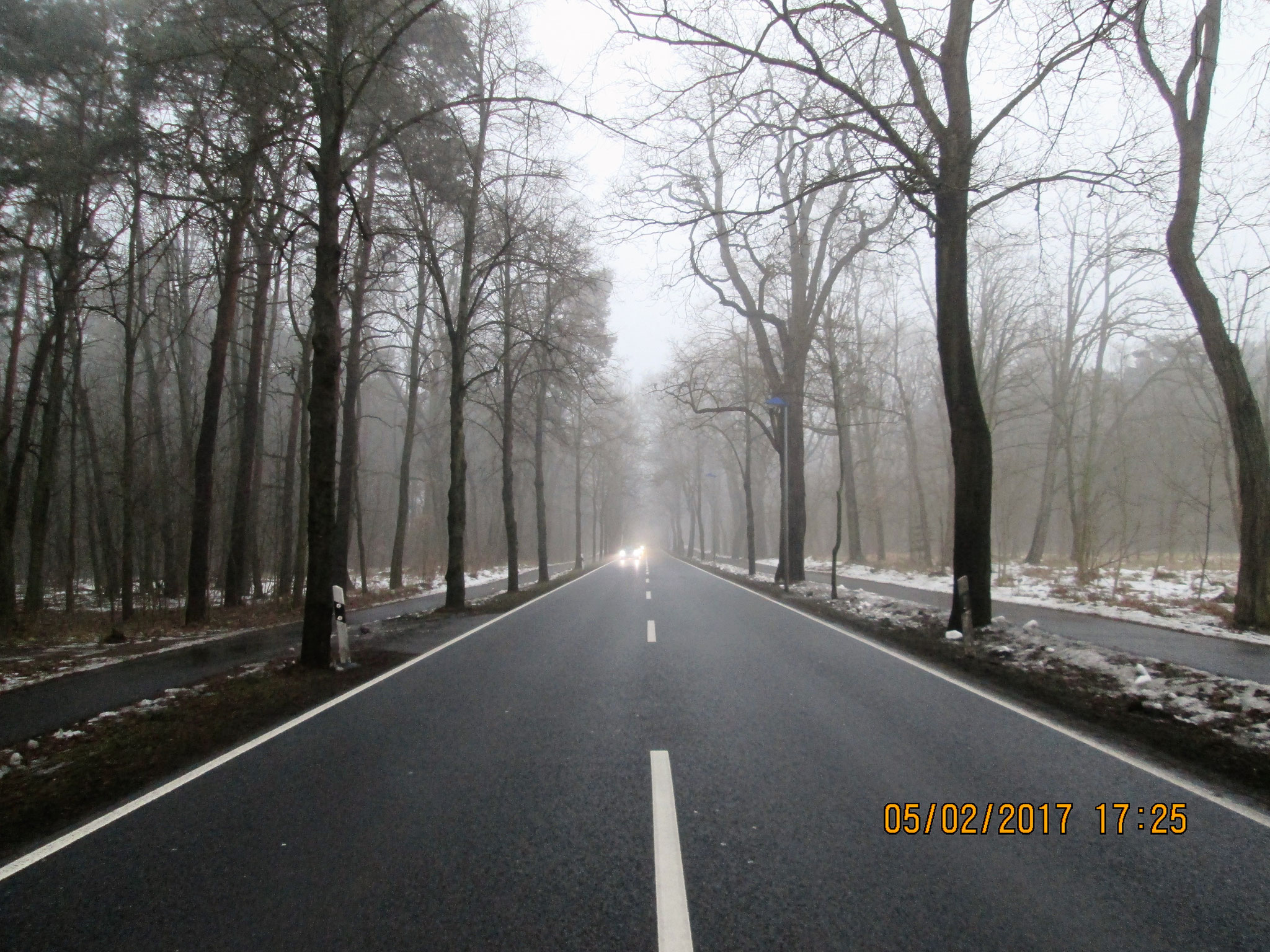 Weg zum Bahnhof, 4 km Straße