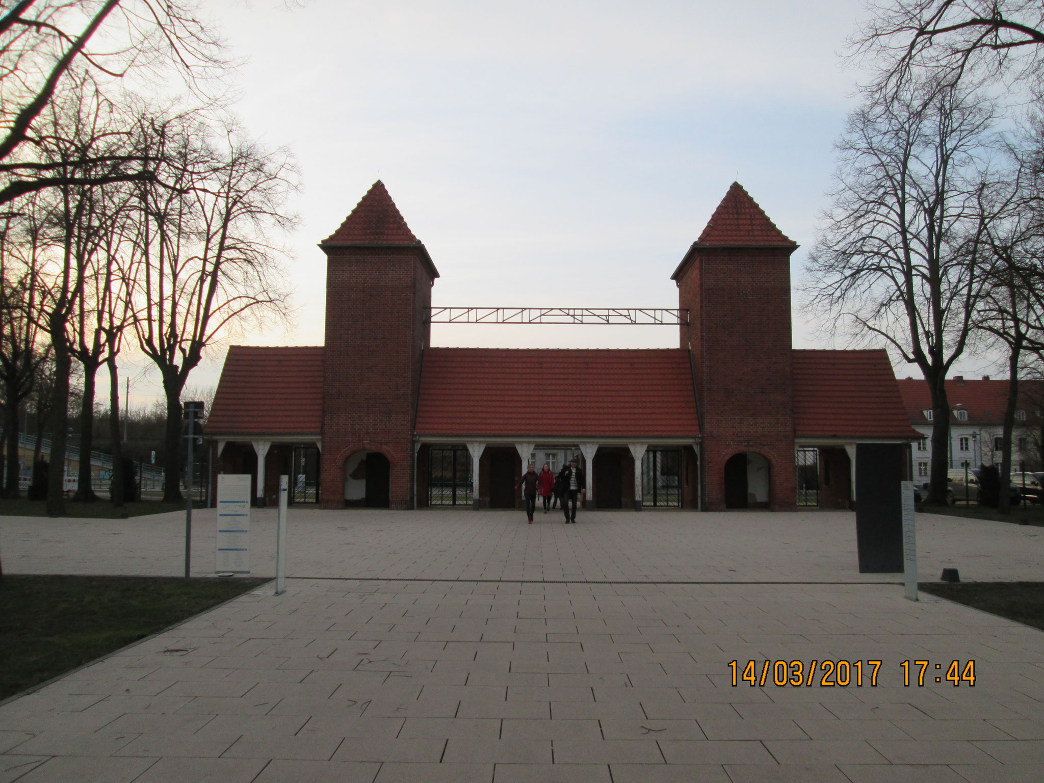 Historischer Eingang zum Olympiagelände