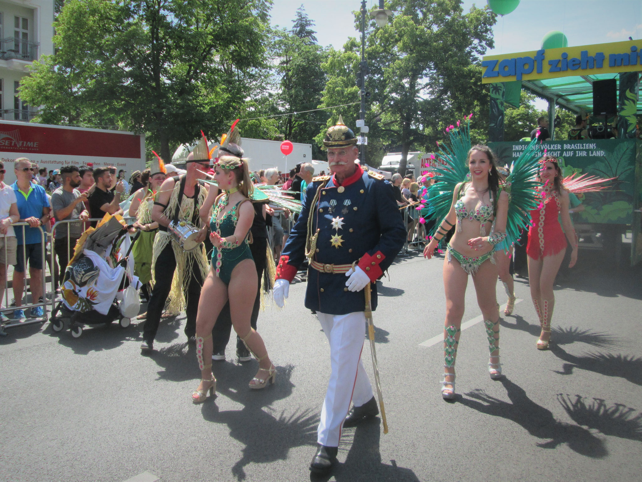 ... denn hier tanzt der Hauptmann von Köpenick Samba. Oder sorgt er für Recht und Ordnung?