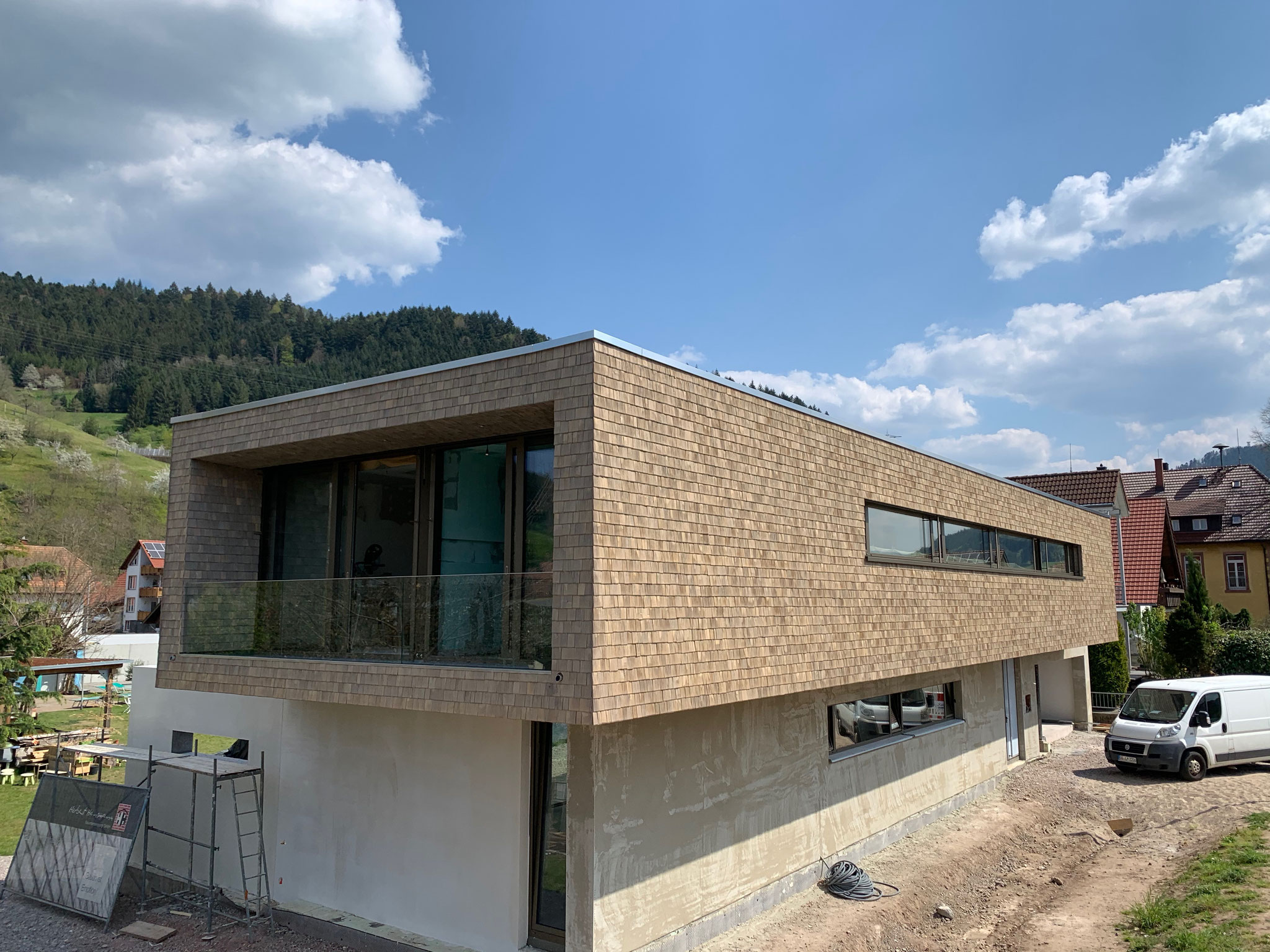 EFH in Schnellingen mit traditioneller Holzschindelfassade