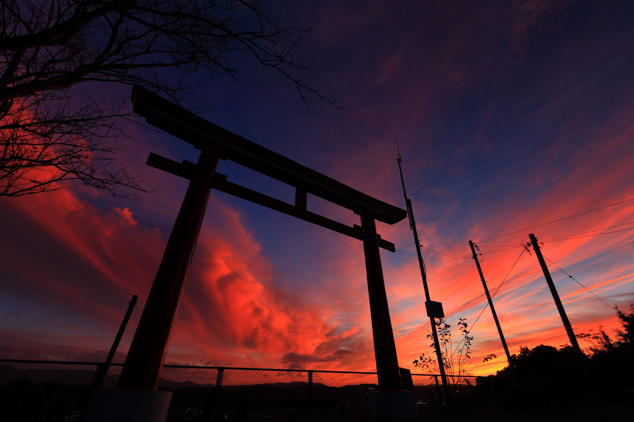 燃えるような夕焼け（鹿屋市新川稲荷神社）