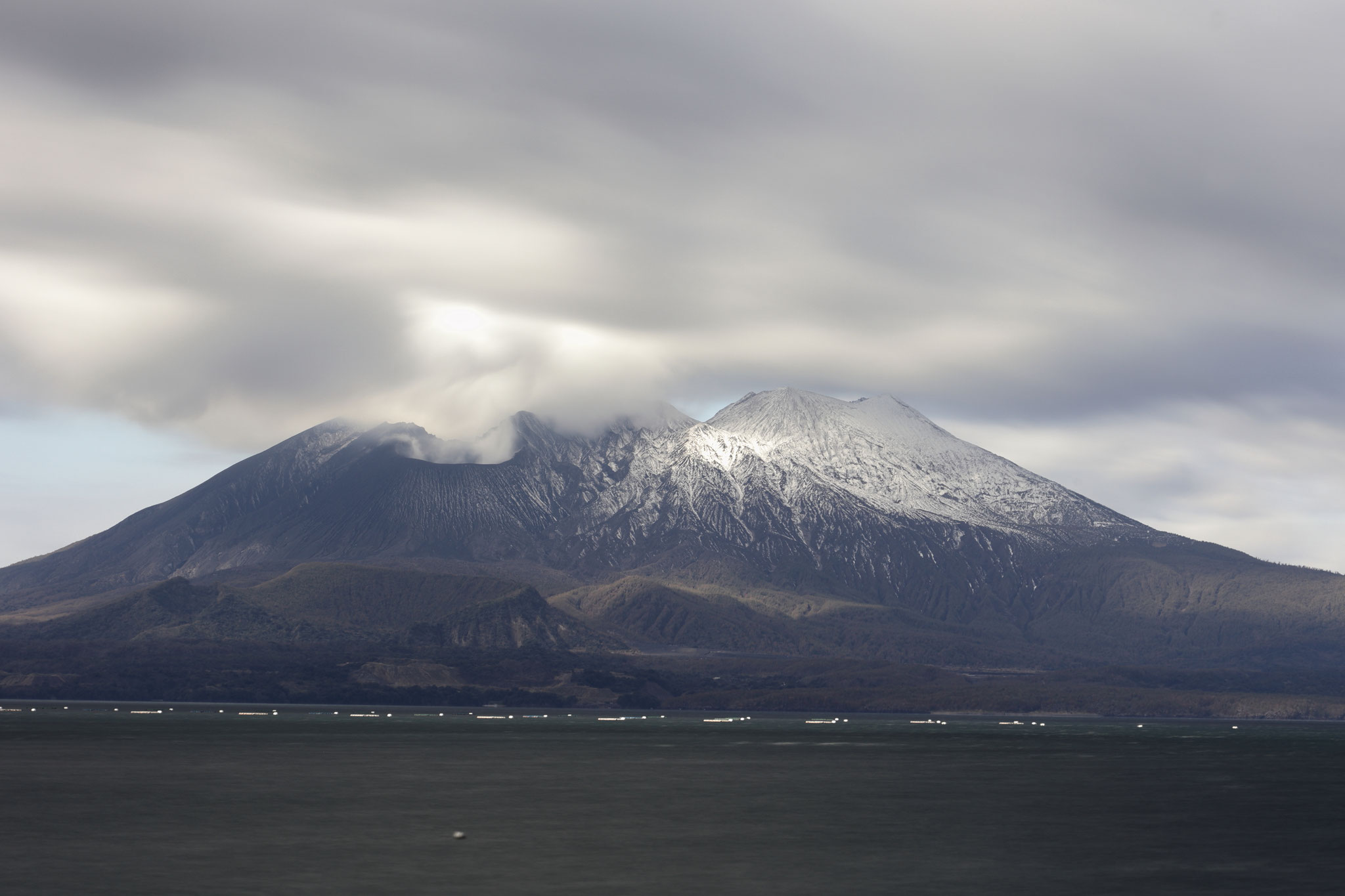 今年何度か見せる雪化粧の桜島(2月8日 垂水市)