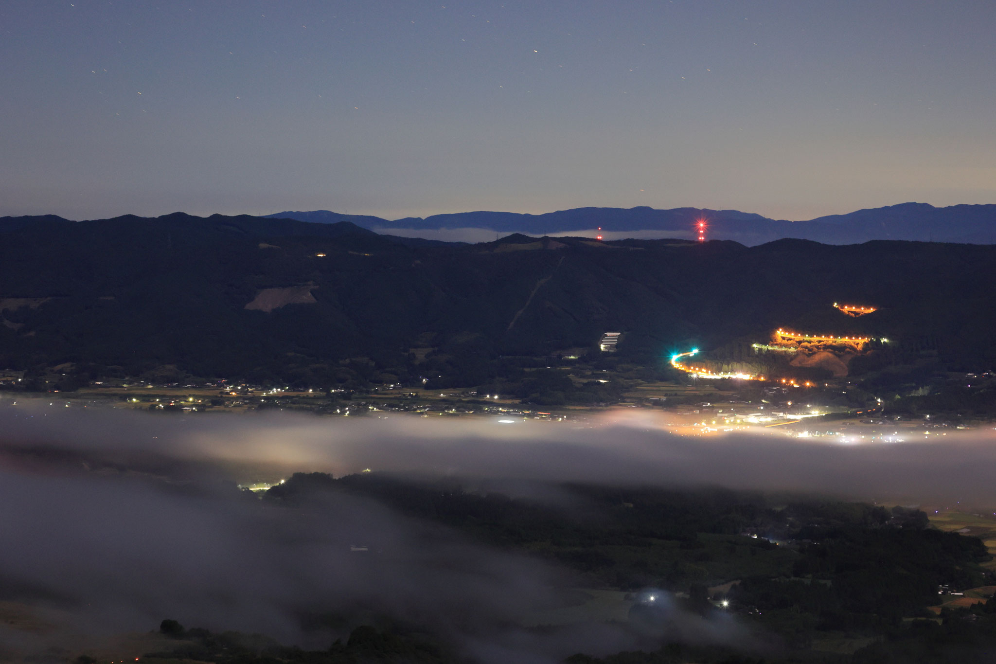 真夜中に川のように流れてくる雲(10月12日 宮崎県)