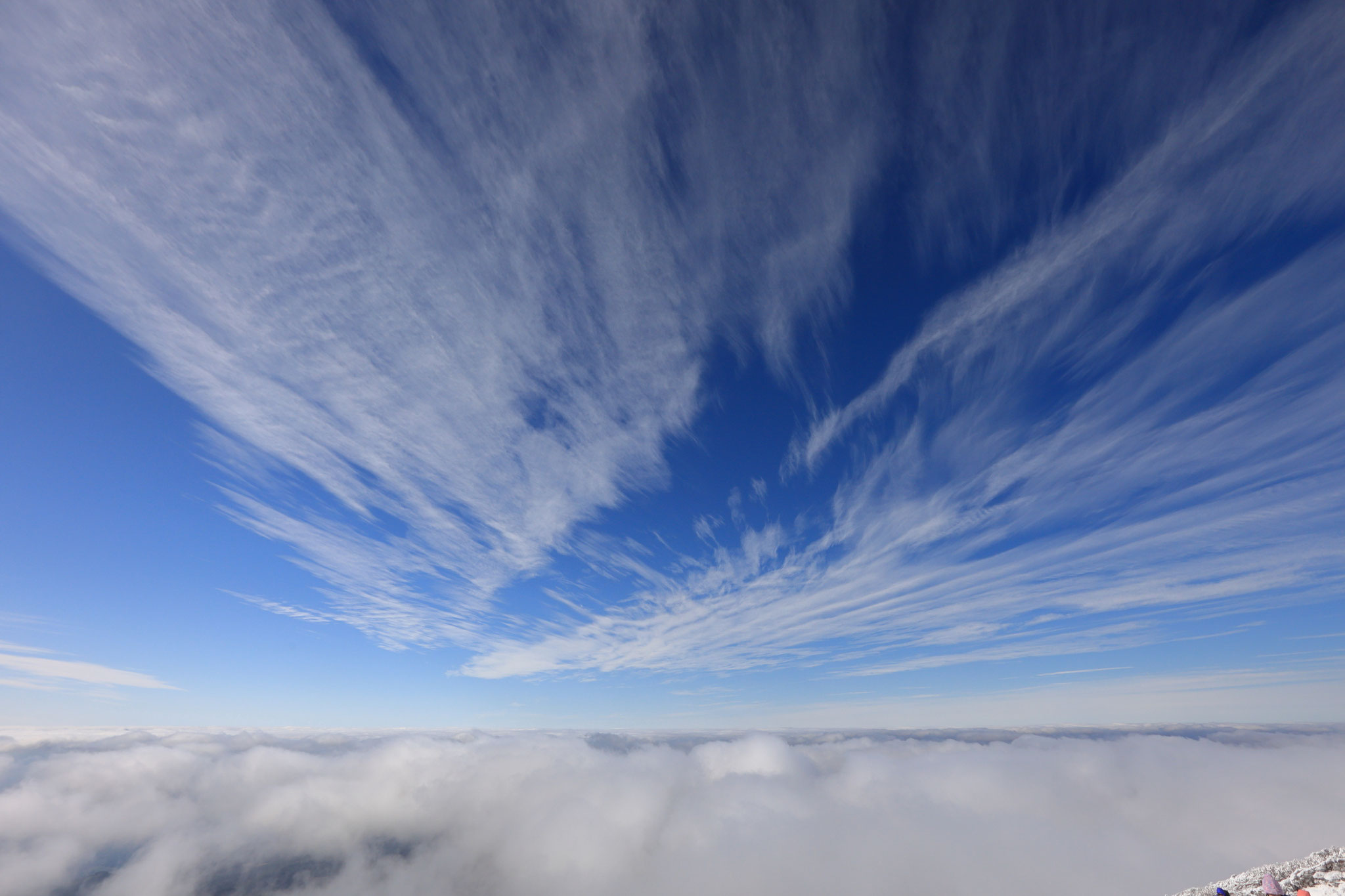 雲の上の雲まで魅力的(12月23日 山頂)