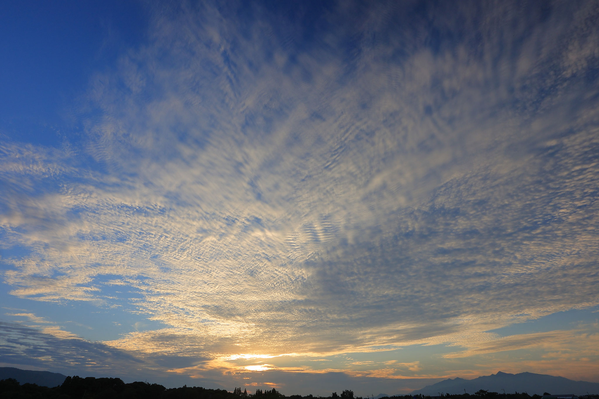 魅力的な巻積雲出た夕空(5/23 鹿屋市)