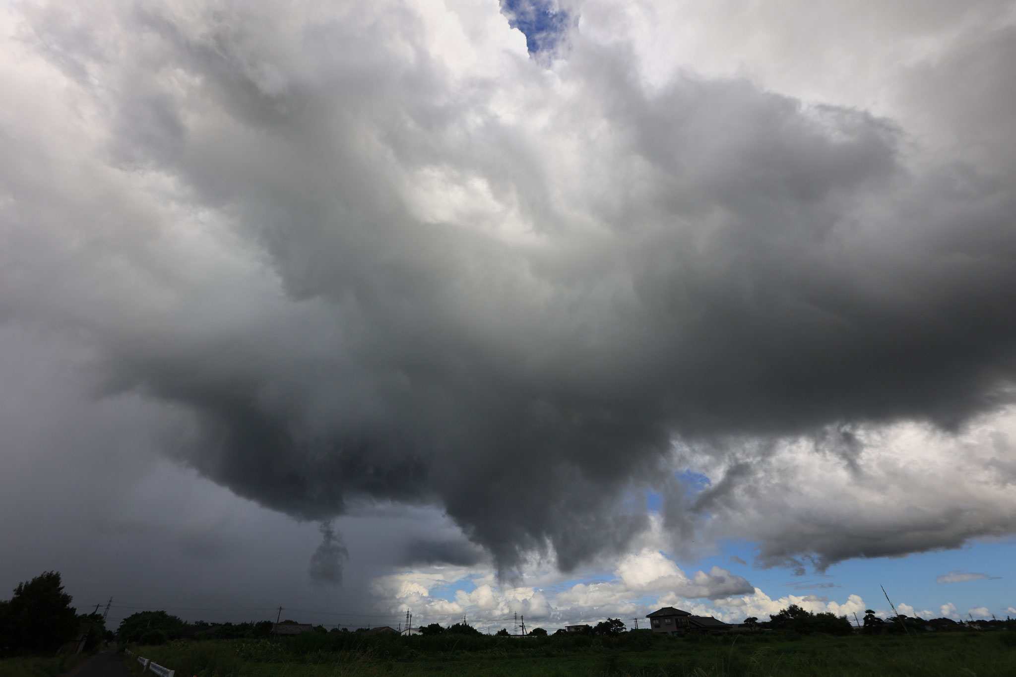 竜巻になりかけた雲(8月31日 鹿屋市)