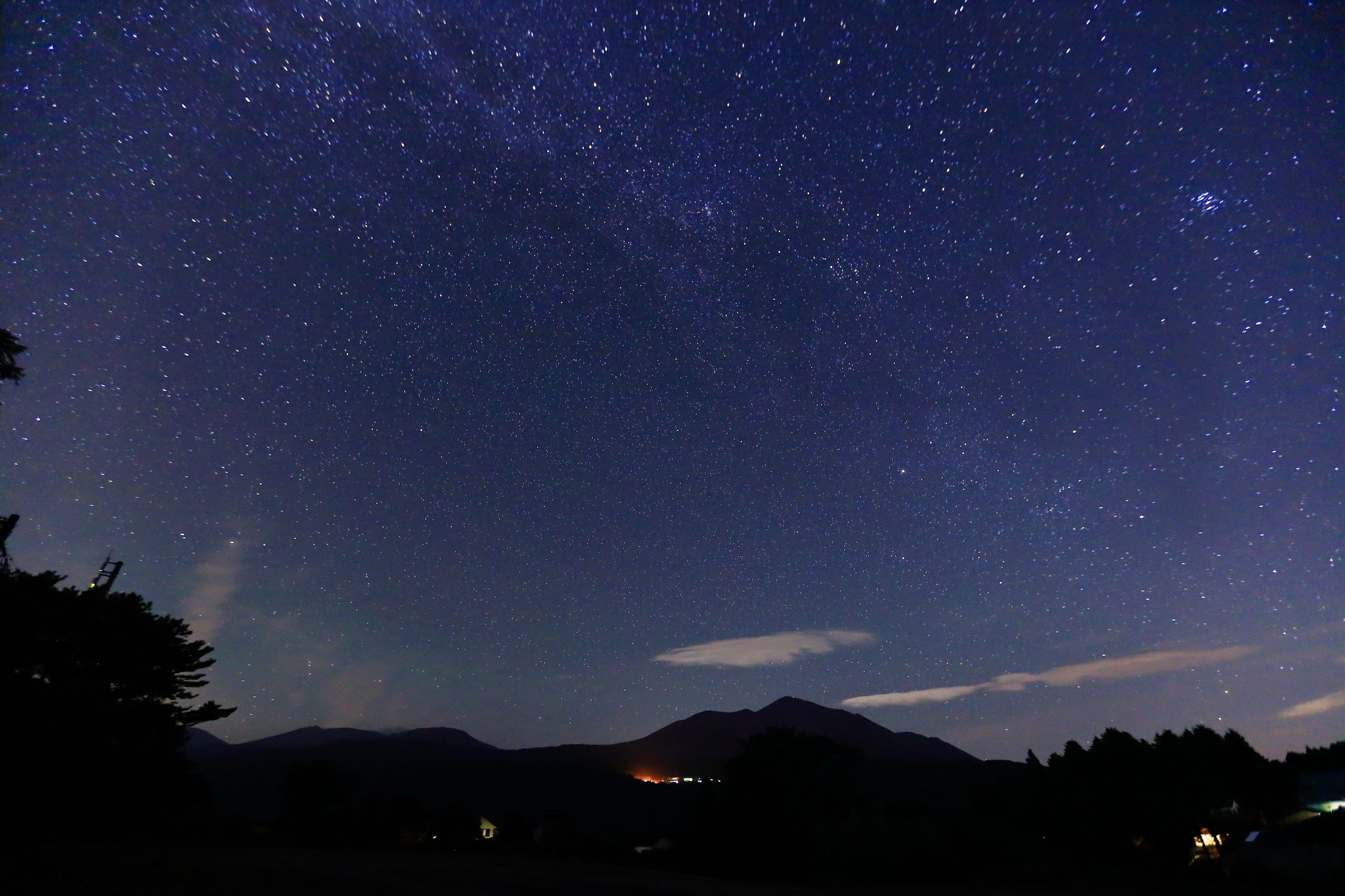 霧島連山と星空（10/12 高千穂牧場付近）