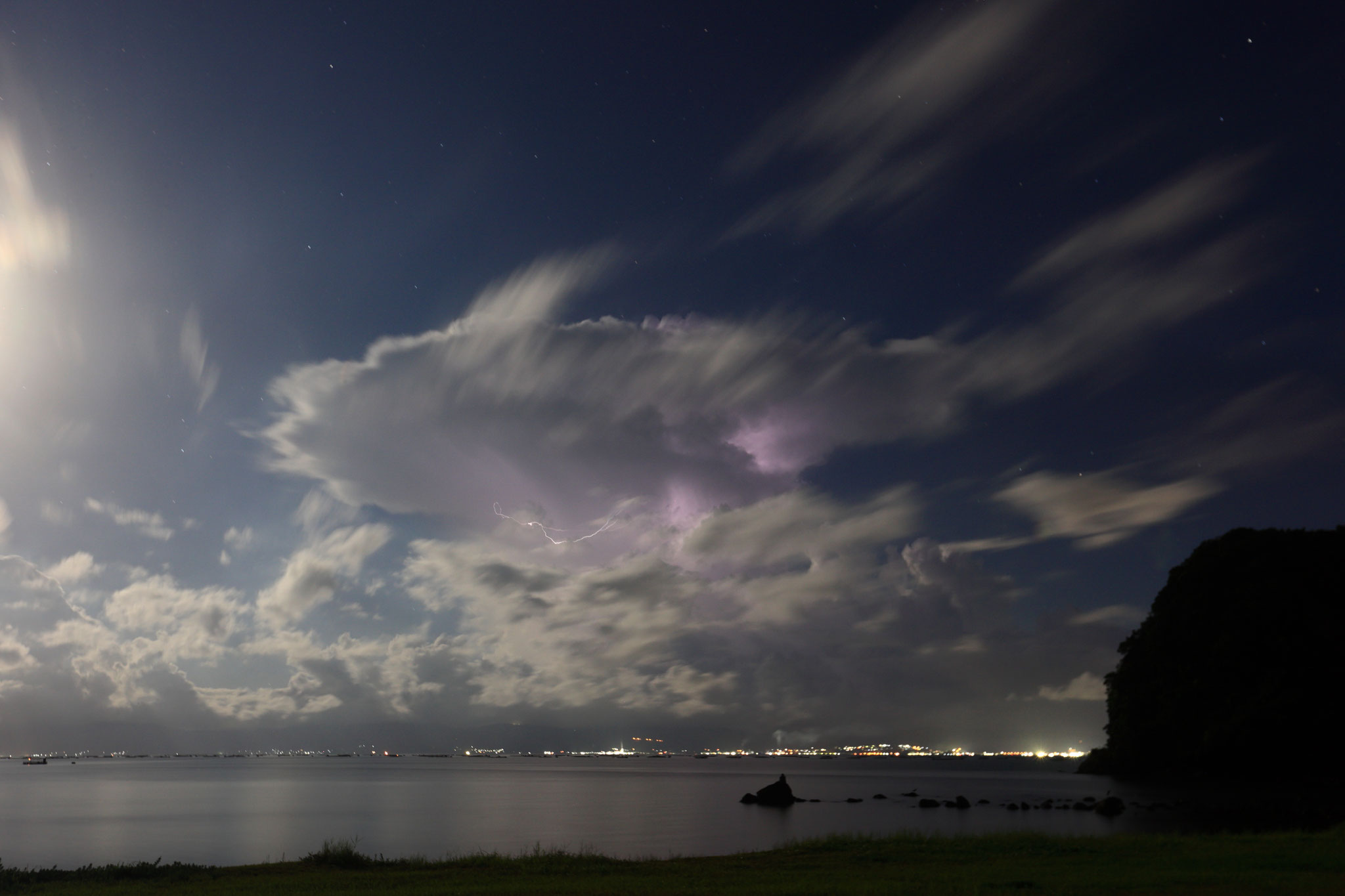 夏の夜の雷を捉える（１）(7月20日 垂水市)