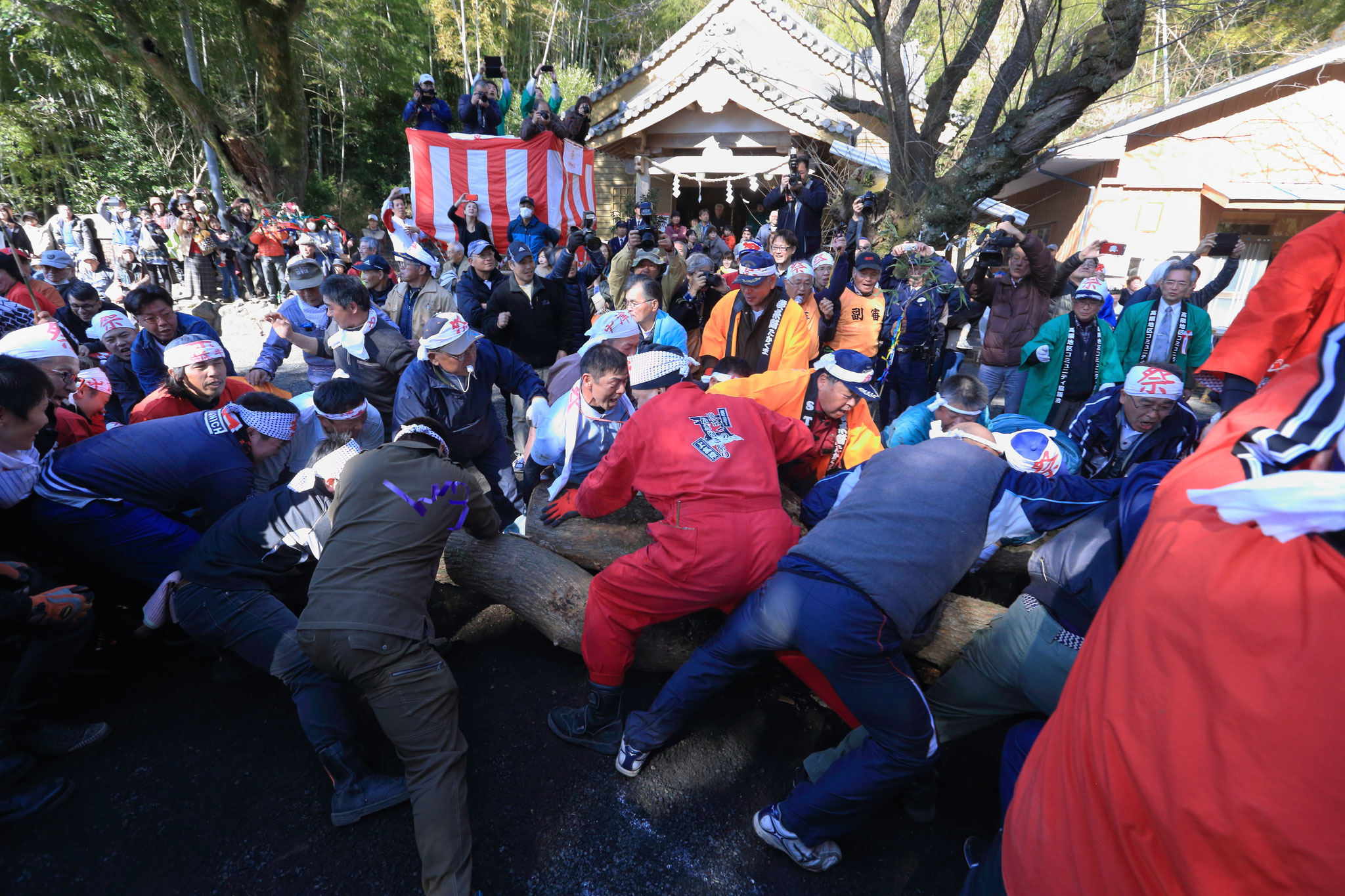 上高隈と下高隈の戦いの鉤(かぎ)引き祭り （2/18 鹿屋市中津神社）