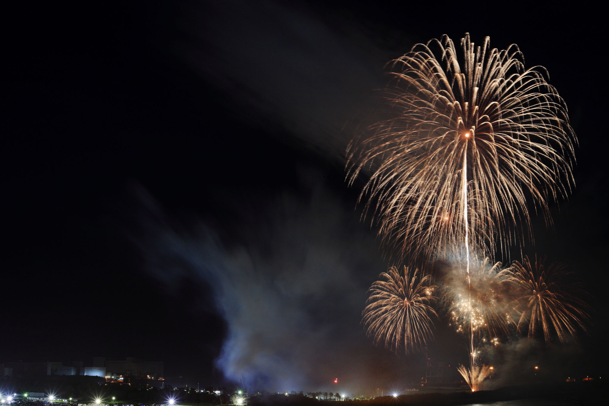 今年の花火は煙にやられました。(7/22 志布志みなと祭り)