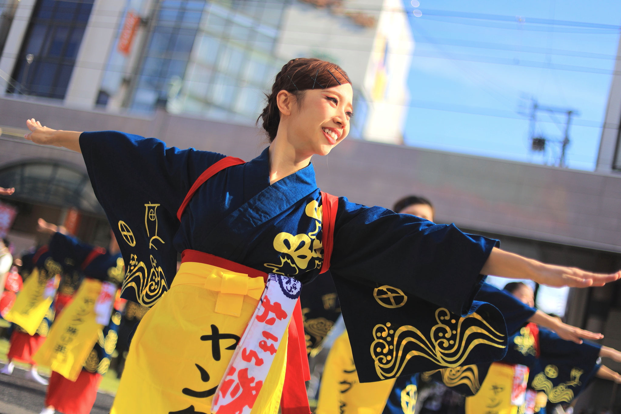 おはら祭で軽やかに踊るヤング踊り連(11月3日鹿児島市)