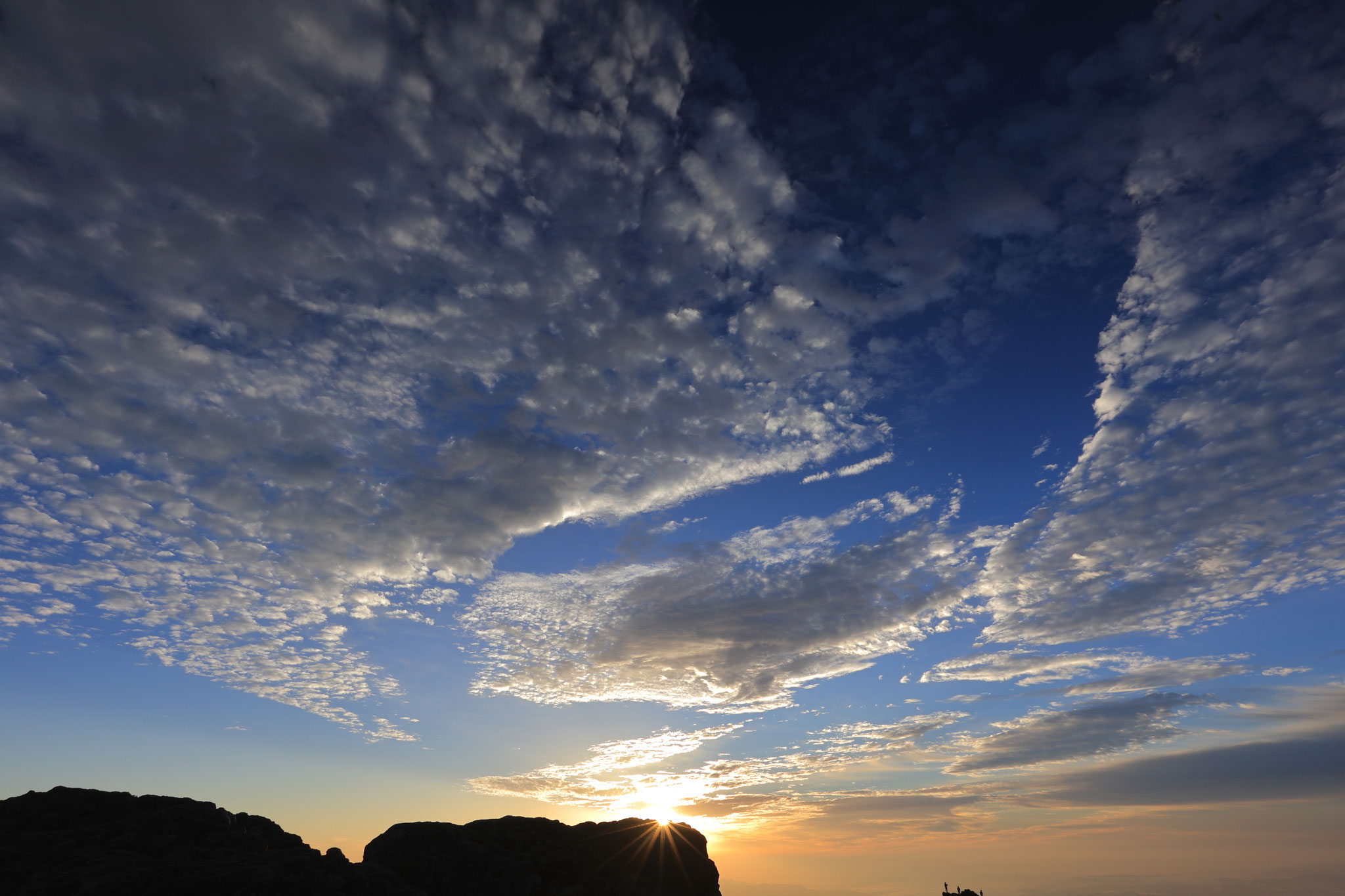 山頂で眺めた空の変化が多彩過ぎた(6月1日 宮崎県)