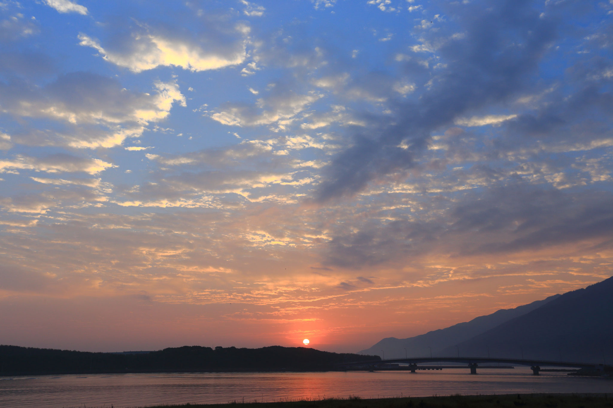 柏原海岸より日の出を眺める