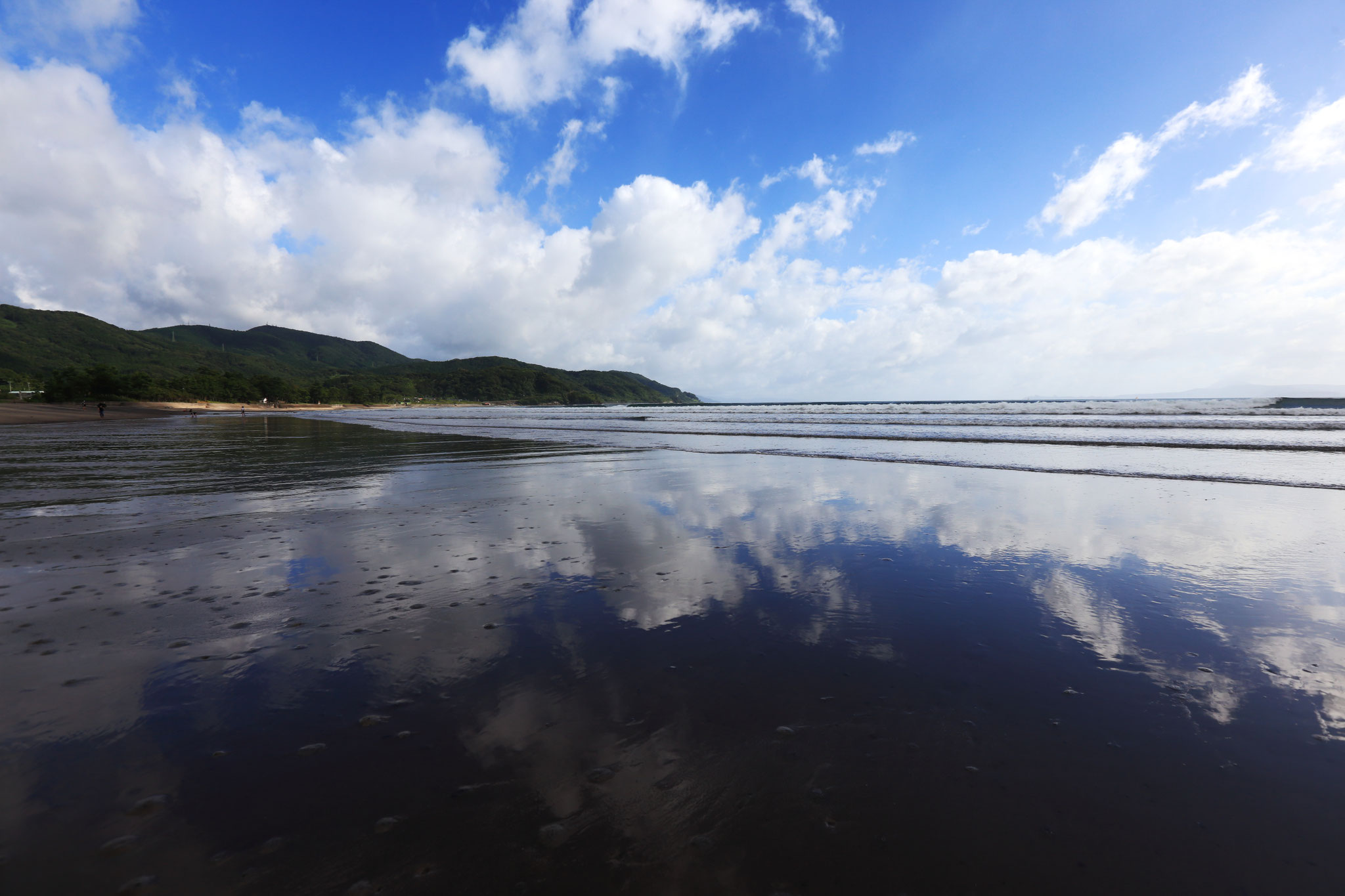 砂浜に夏空写す浜田海岸(7/1 鹿屋市)