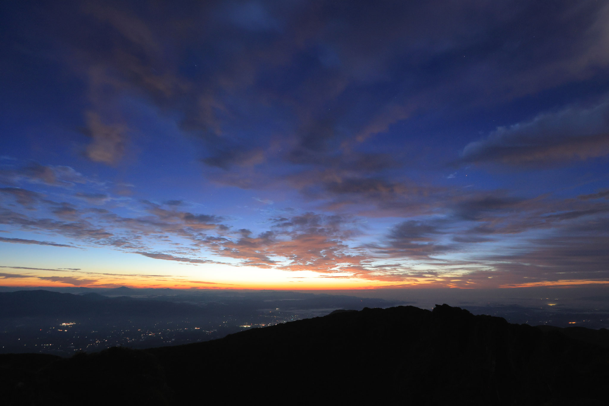 朝を迎える空色が美しい(6月1日 宮崎県)