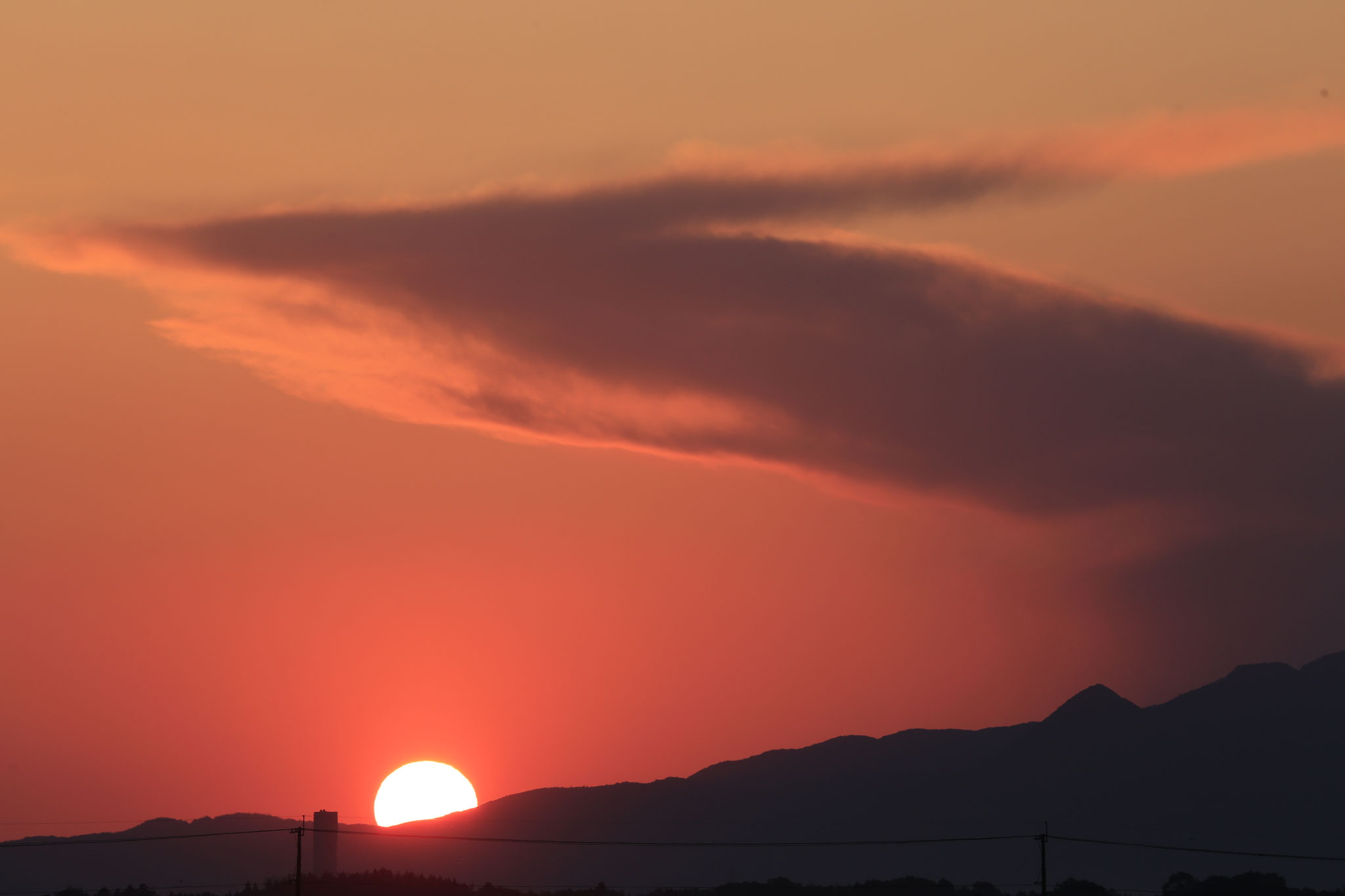 夕方たて続けに桜島が噴火。様々に変化する噴煙の形状が面白い（4/29）
