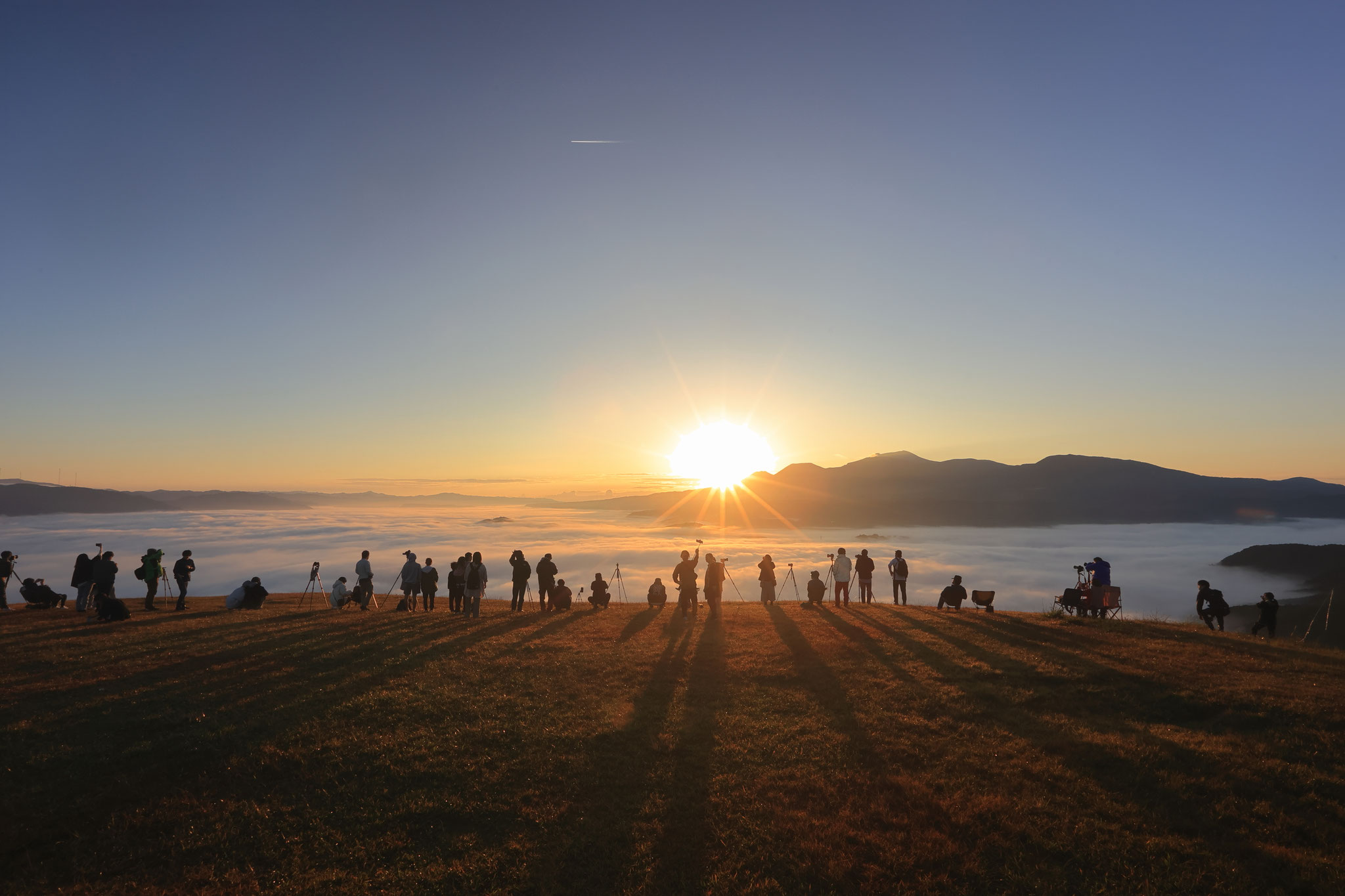 朝の光が神々しい(11月17日 湧水町)