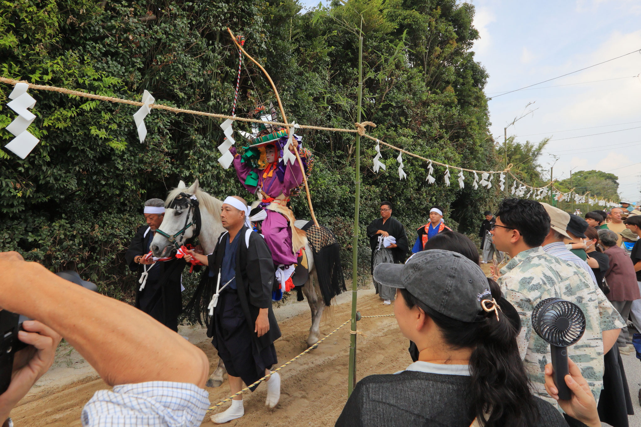 高山やぶさめ祭の流鏑馬が始まる(10月19日 肝付町)