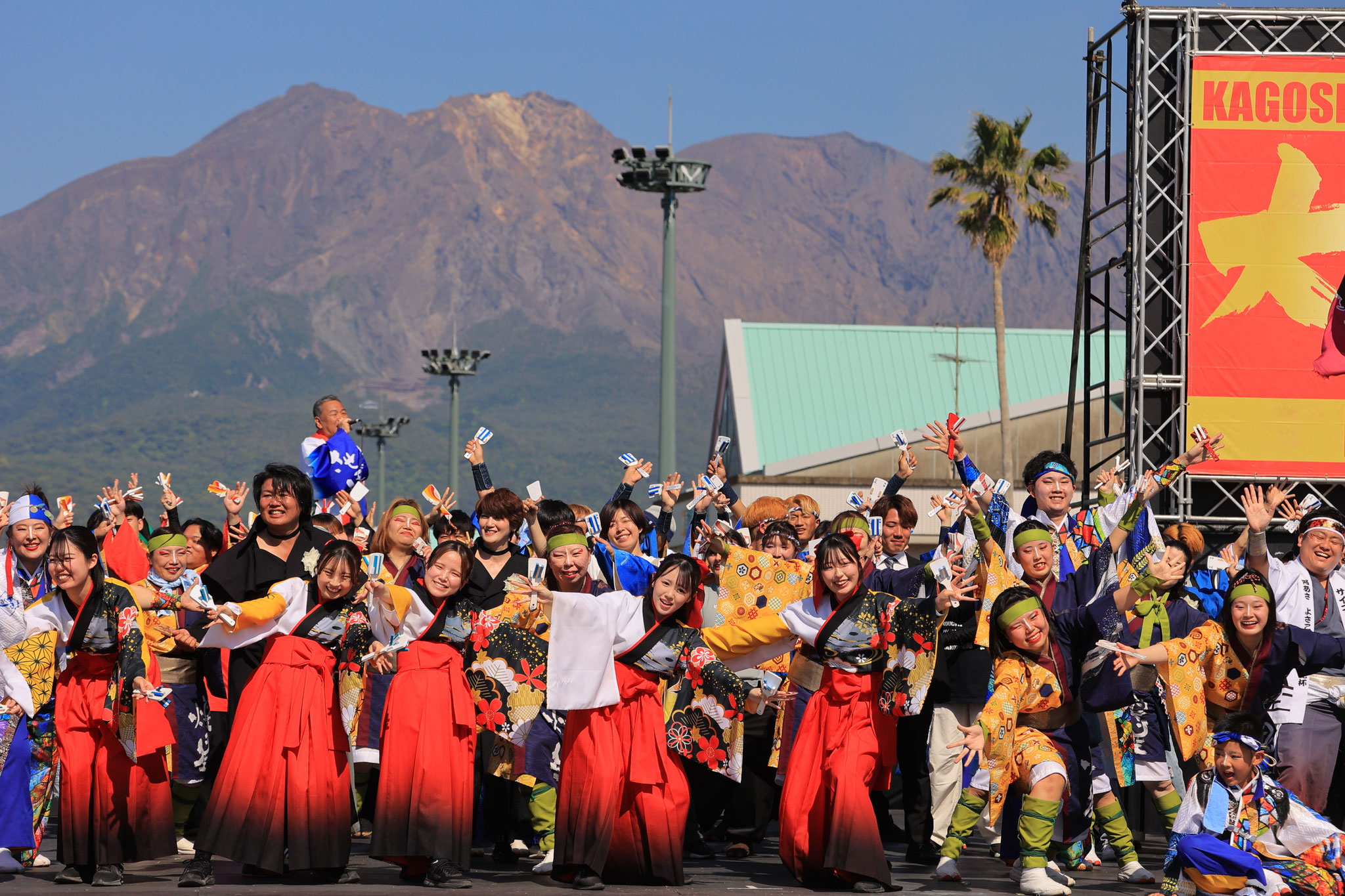 様々な踊り連が楽しく魅せる(4月27日 鹿児島市)