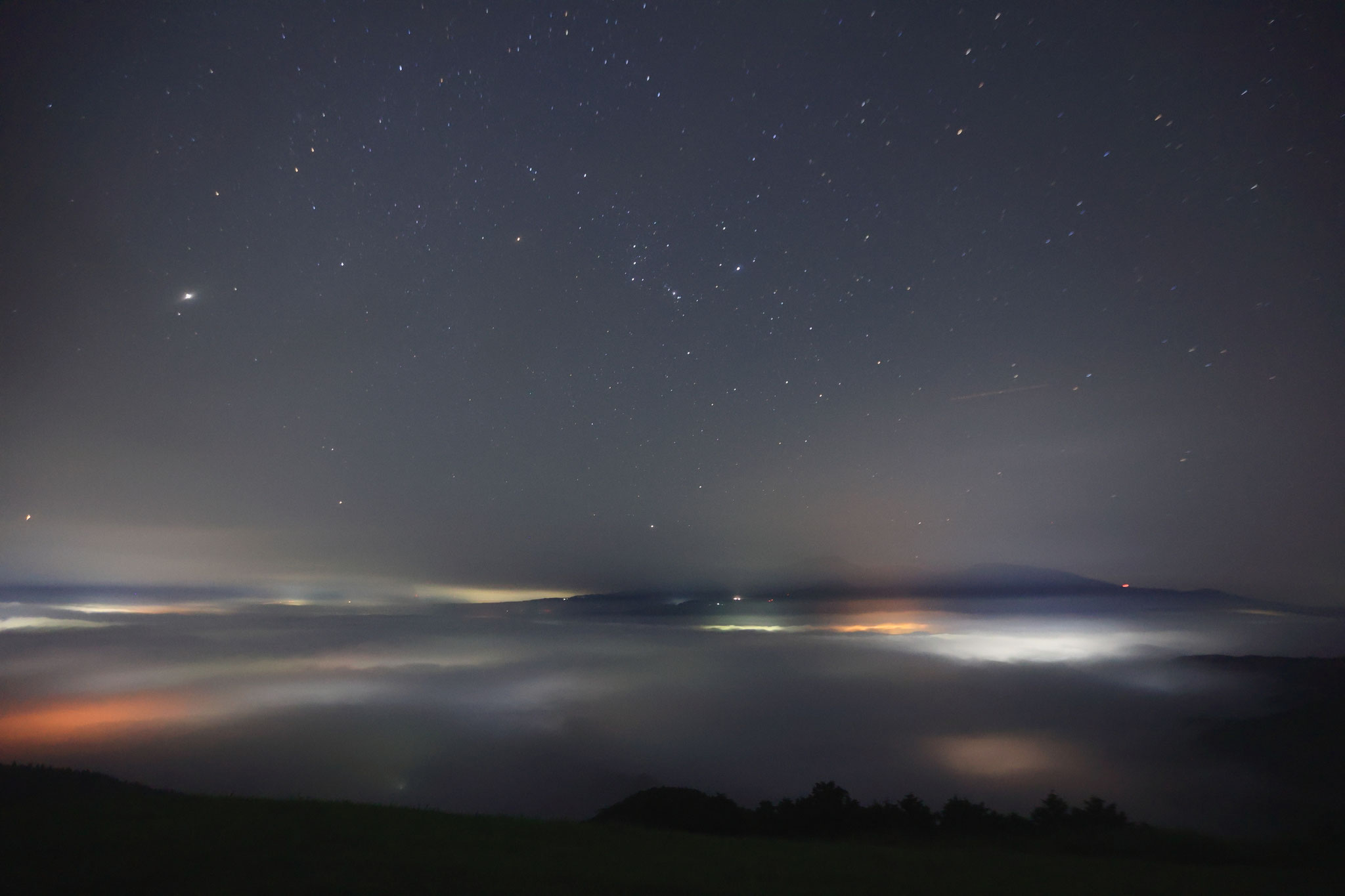 色づく夜の雲海(8月30日 湧水町)