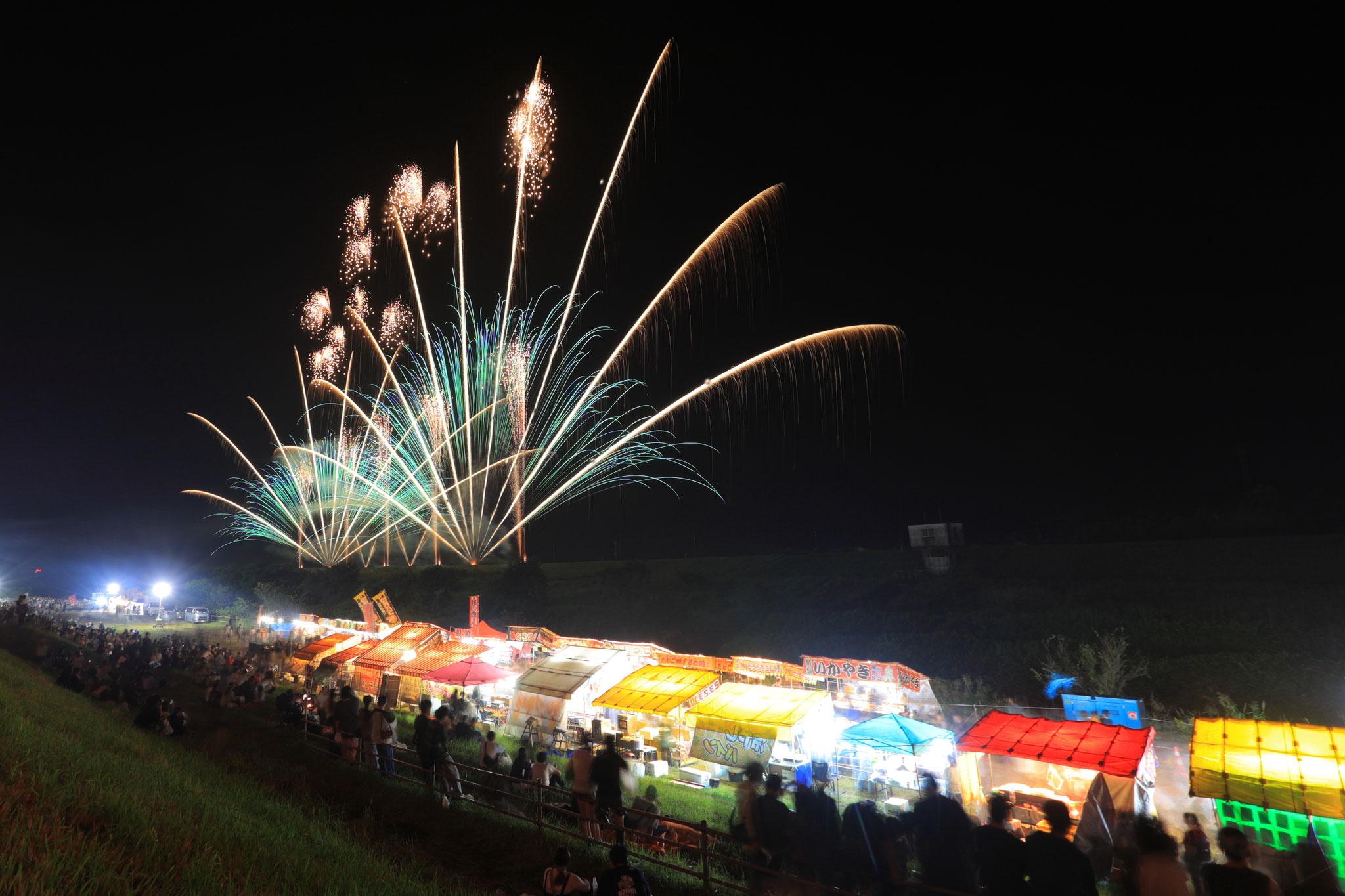 高山やぶさめ祭の前夜祭での花火大会1(10月18日 肝付町)