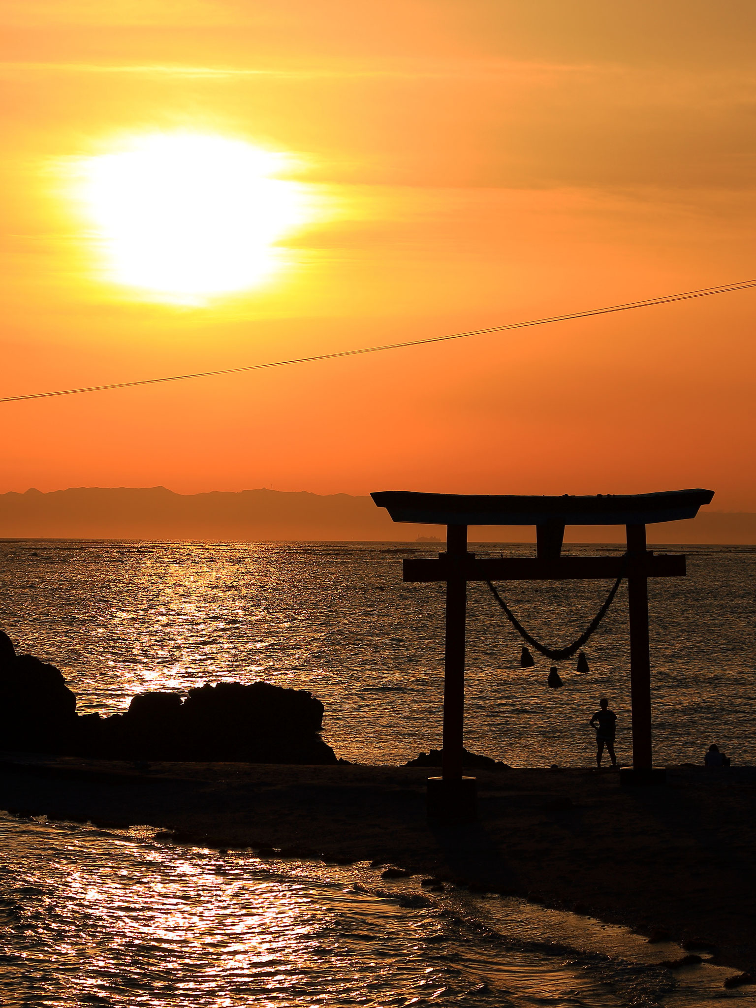 夕陽に何想う（鹿屋市荒平天神）