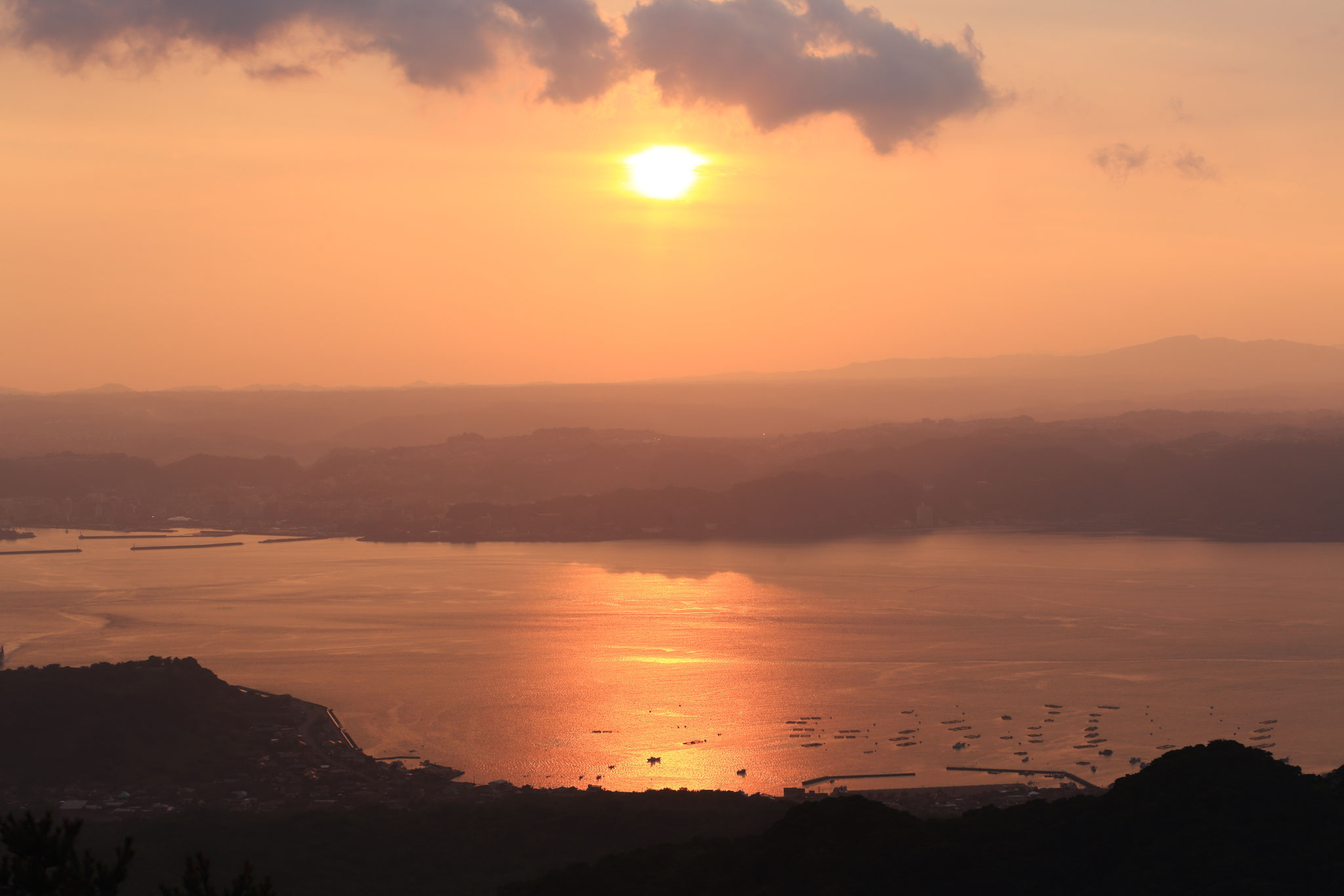 湯之平展望所から望む夕陽(7/28 桜島町)