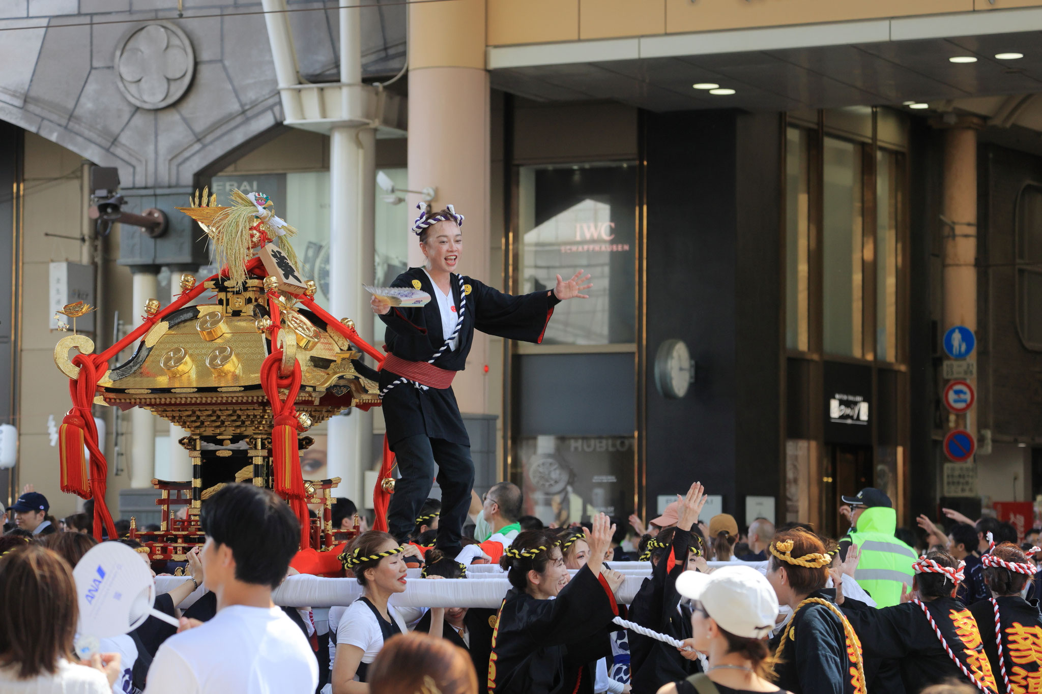 女性神輿も男衆に負けず迫力魅せる(7月20日 鹿児島市)